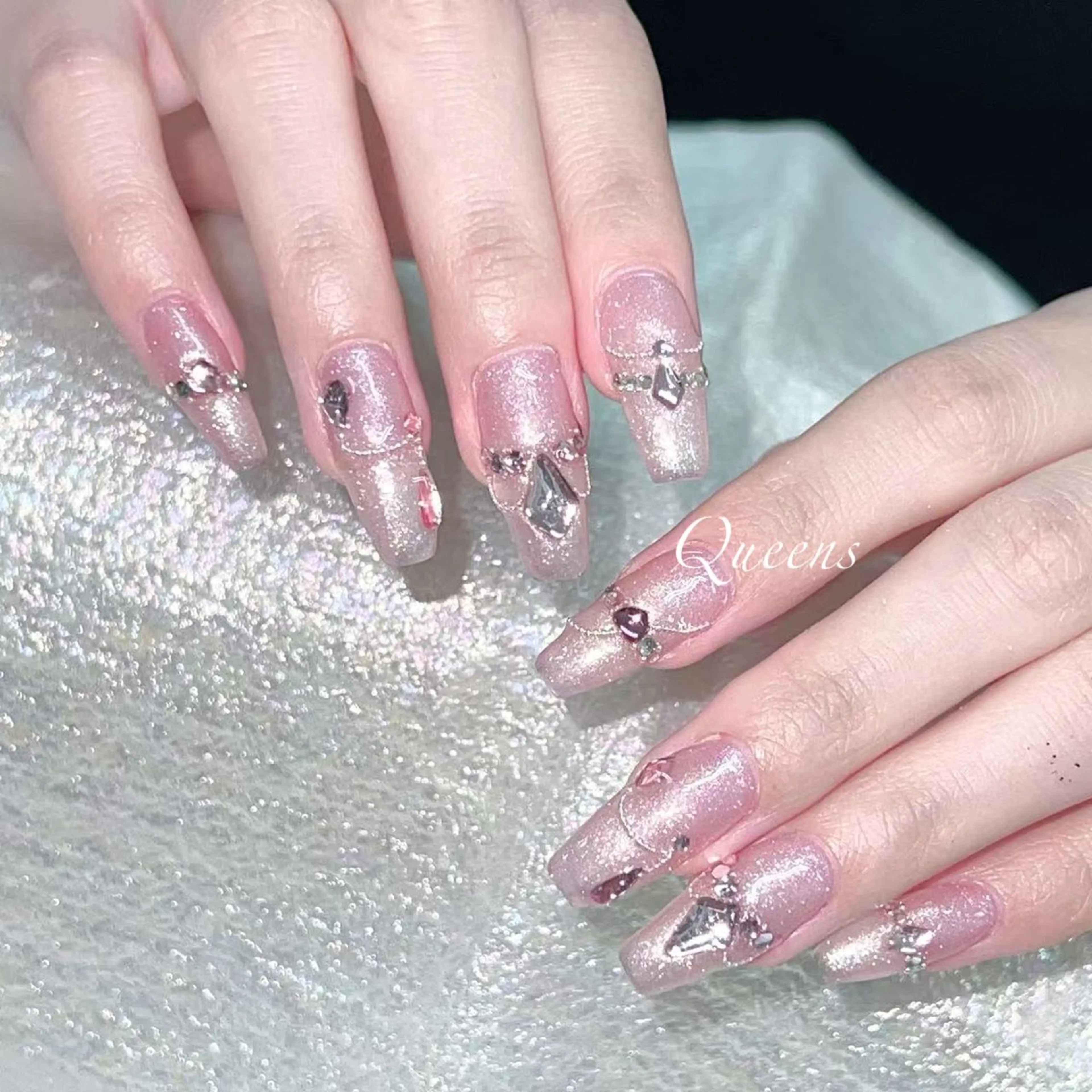 ネイル ハンドネイル Queens テイのネイルデザイン