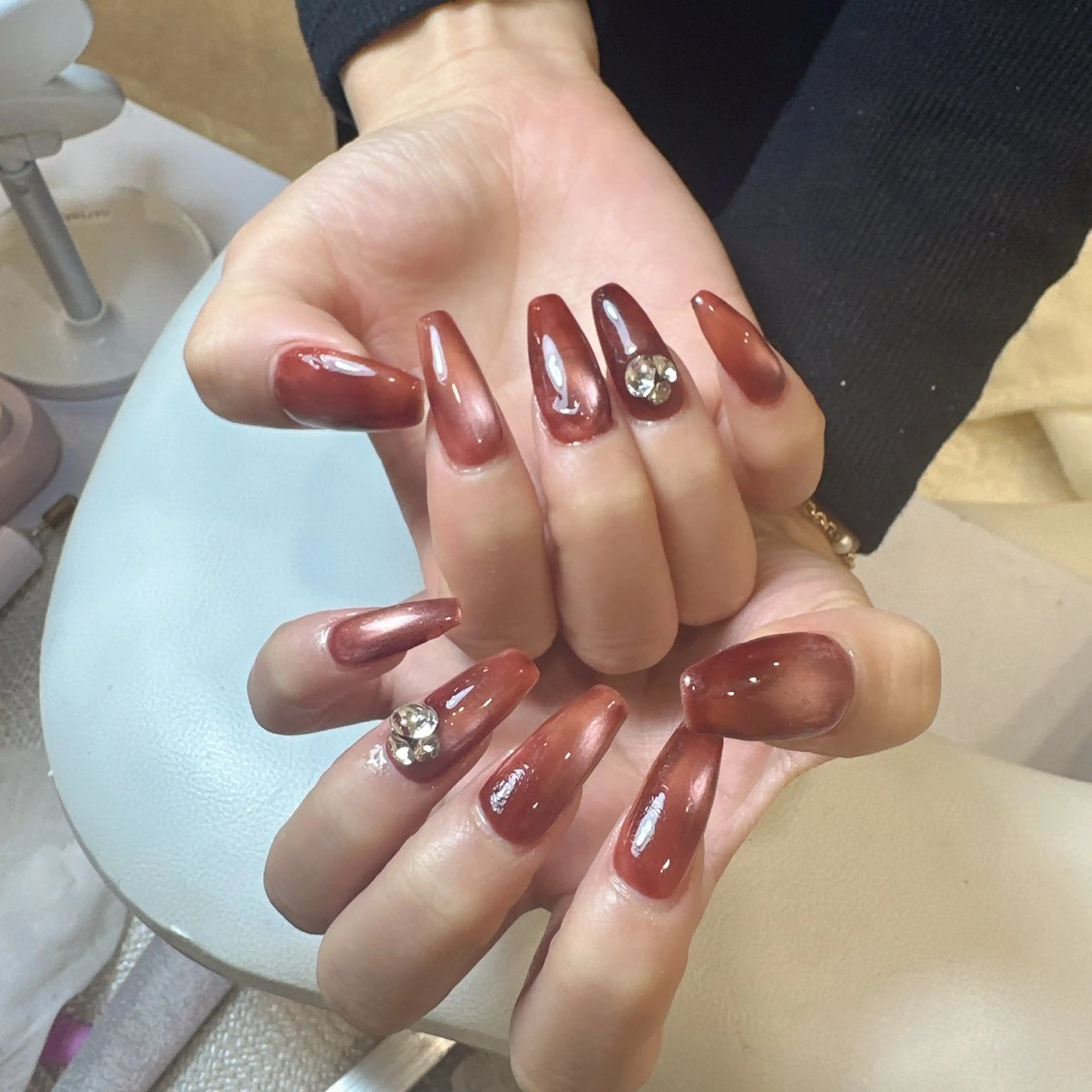 ネイル ブラウン 赤色 シンプルネイル SUI nail salon所属・SUI 自宅ネイルサロンのネイルデザイン