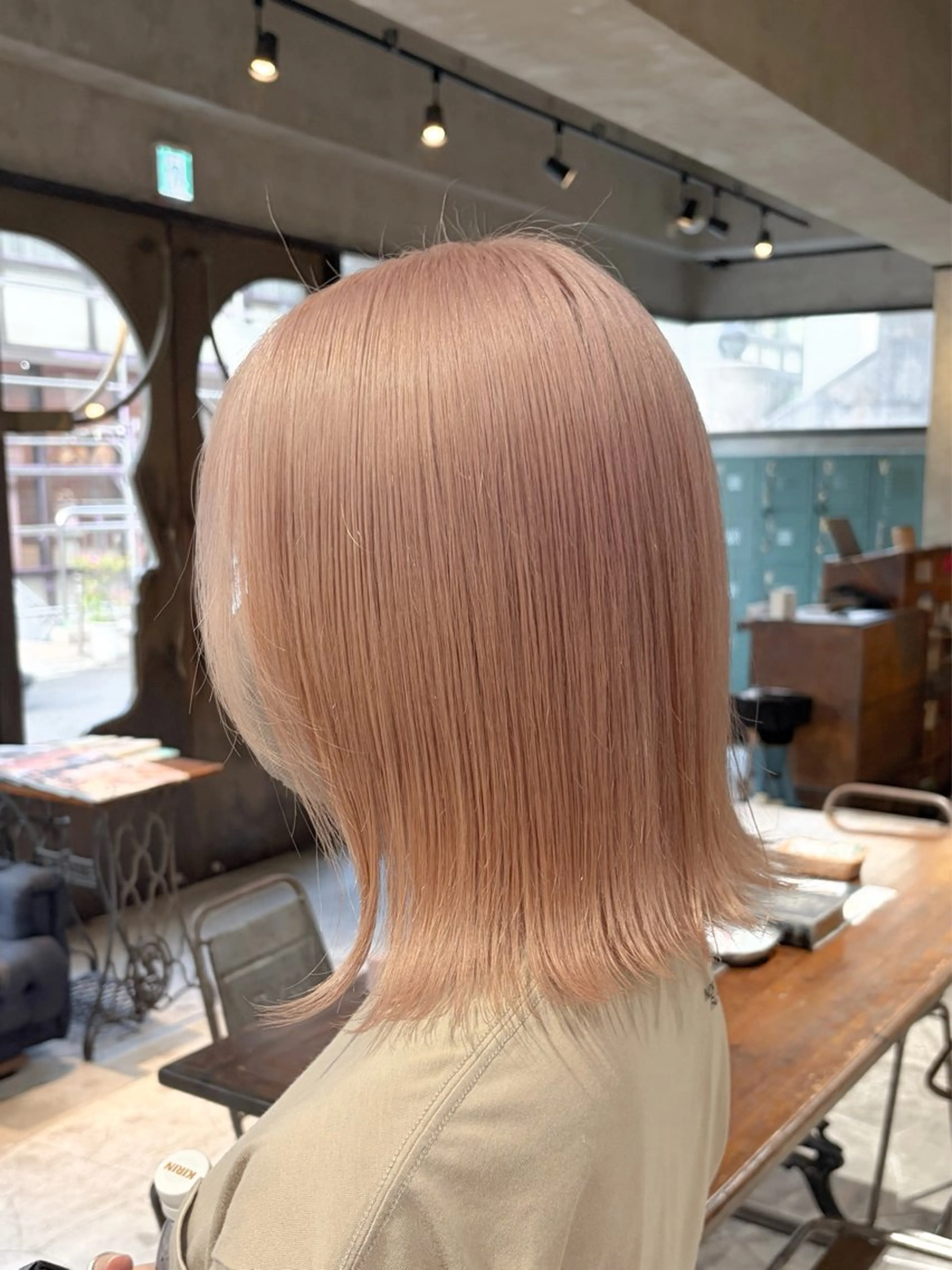 ミディアム カラー ベージュカラー ブロンド ハイトーンカラー ハイトーンベージュ ミルクティーベージュ ヘアカラー トリートメント ヘアセット 似合わせベージュ 🍯ayumi🍯のヘアスタイル