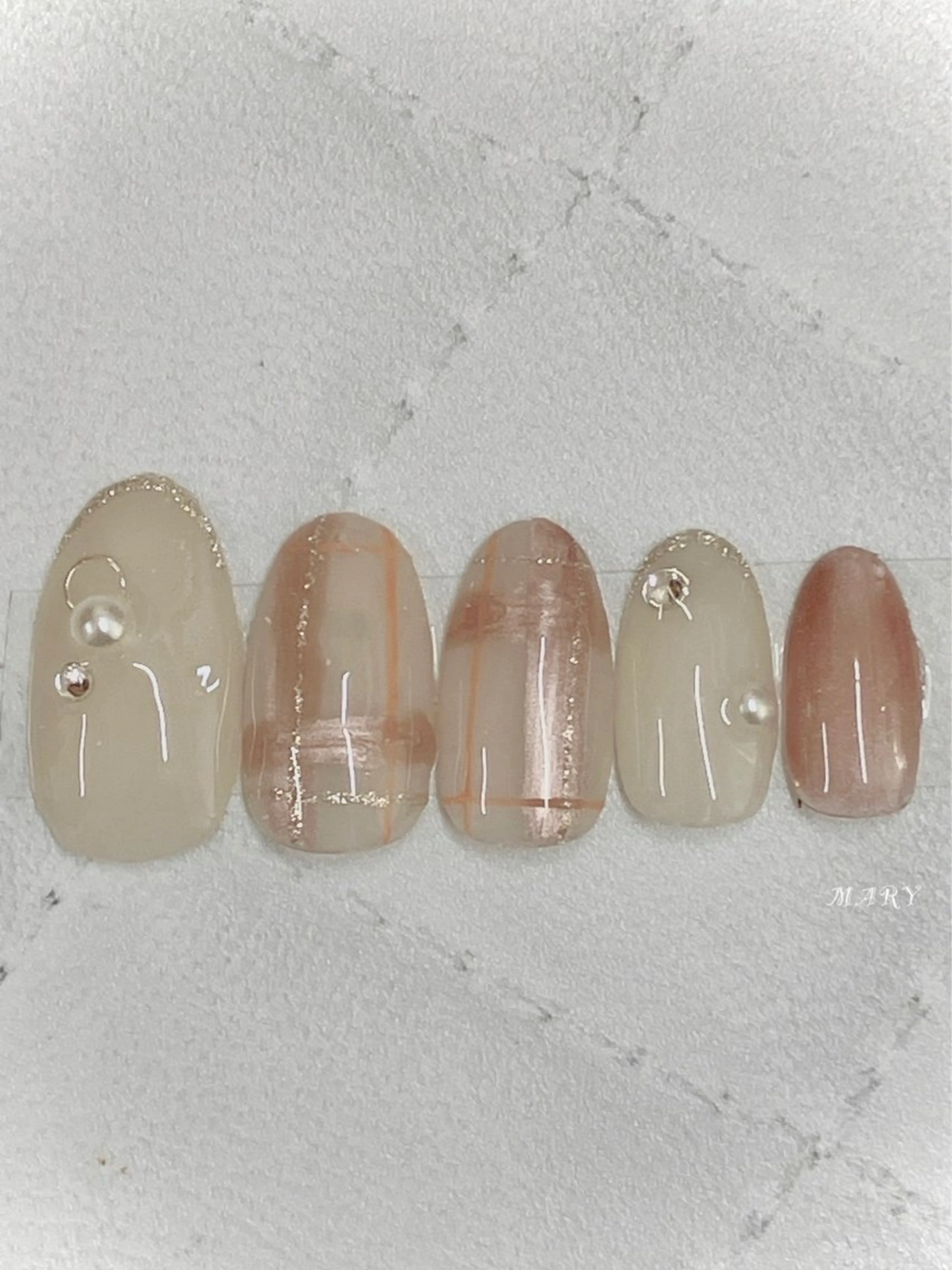 ネイル マグネットネイル ニュアンスネイル ワンカラーネイル ハンドネイル Mary nail .narumiのネイルデザイン