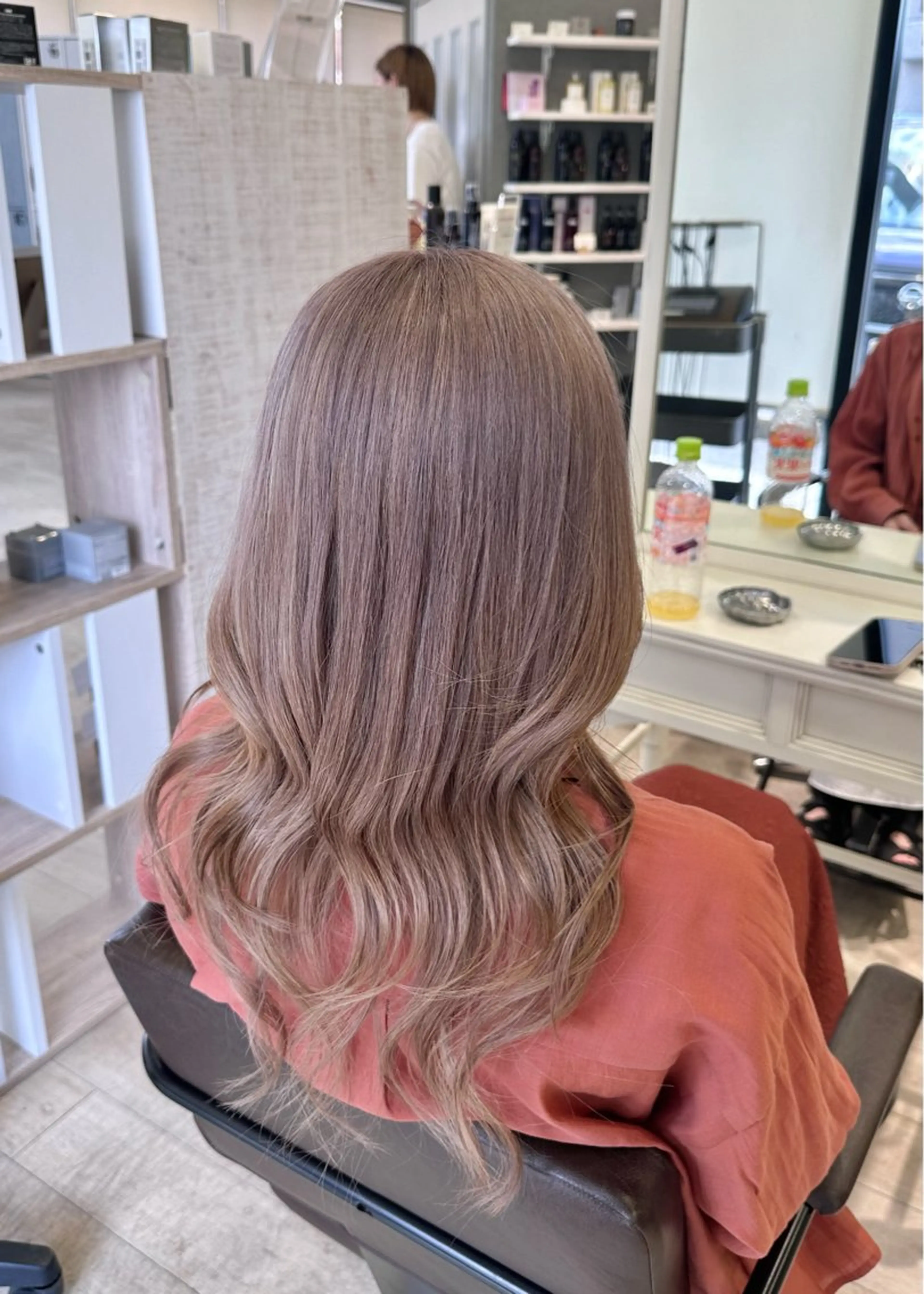 ロング カラー ベージュカラー ミルクティーベージュ 村上 佳織のヘアスタイル