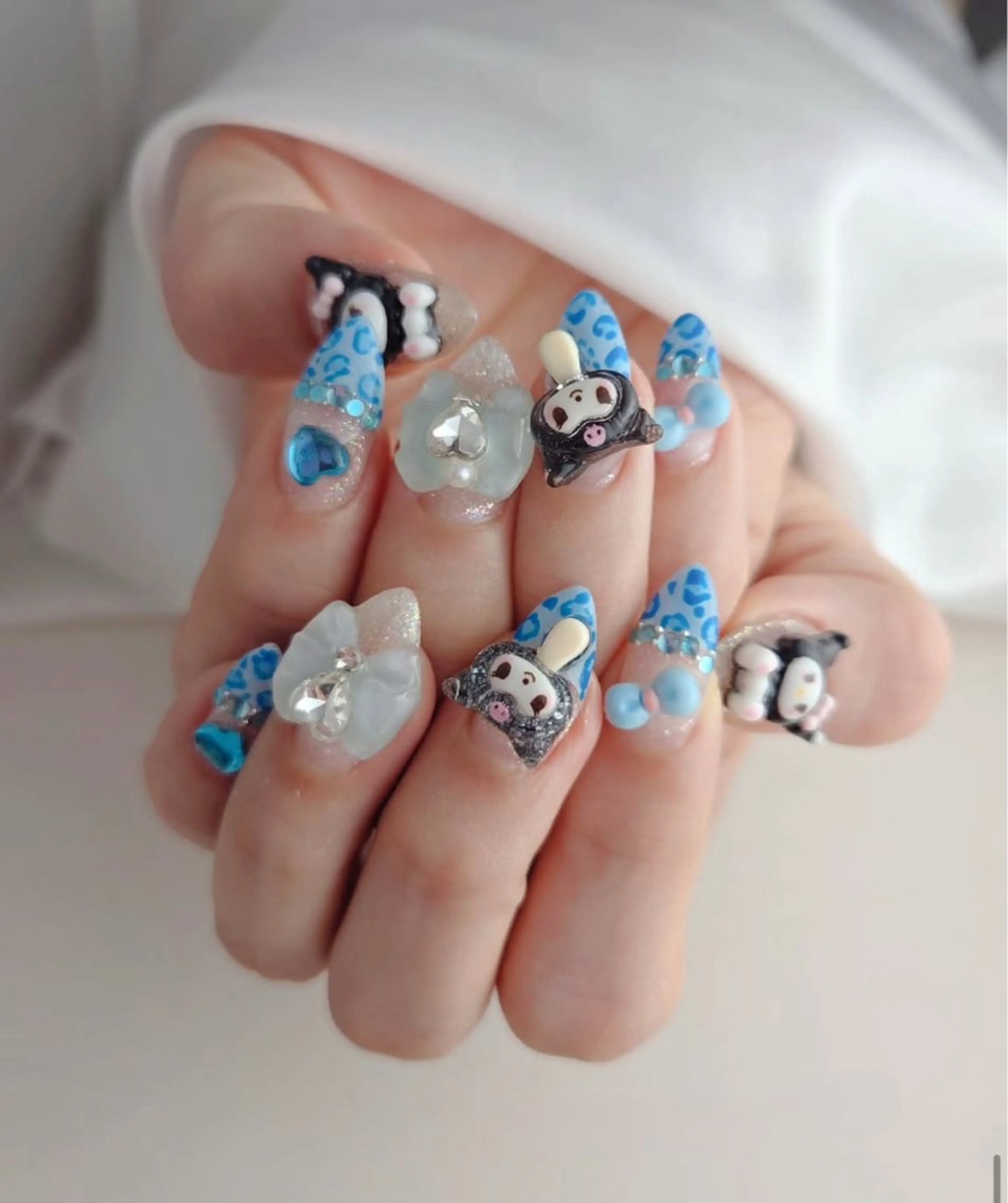ネイル アニマル柄 オーロラネイル チークネイル フラッシュネイル ジェルネイル ハンドネイル Lyna 池袋のネイルデザイン