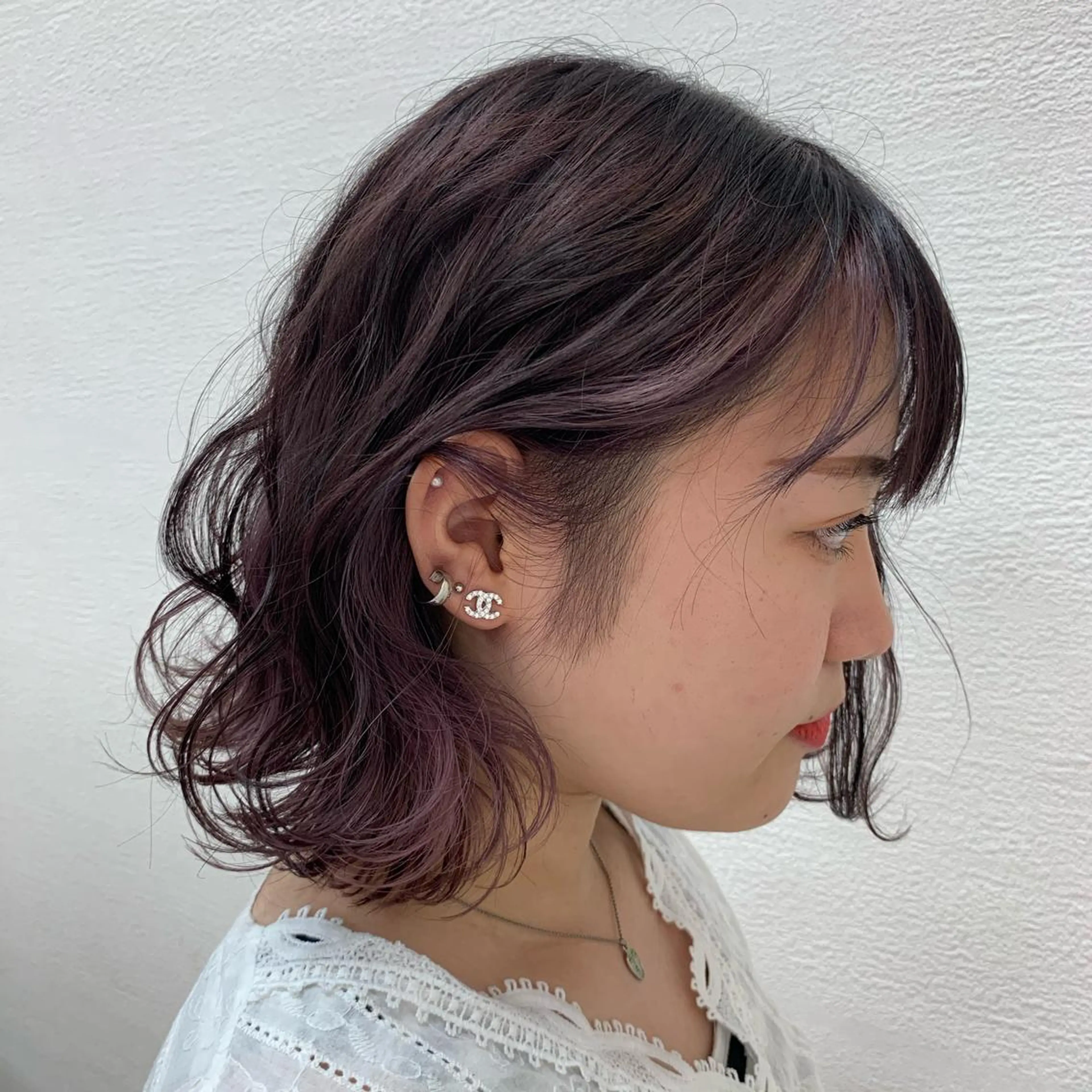 ミディアム カラー パープルカラー ウスイ ハルカのヘアスタイル