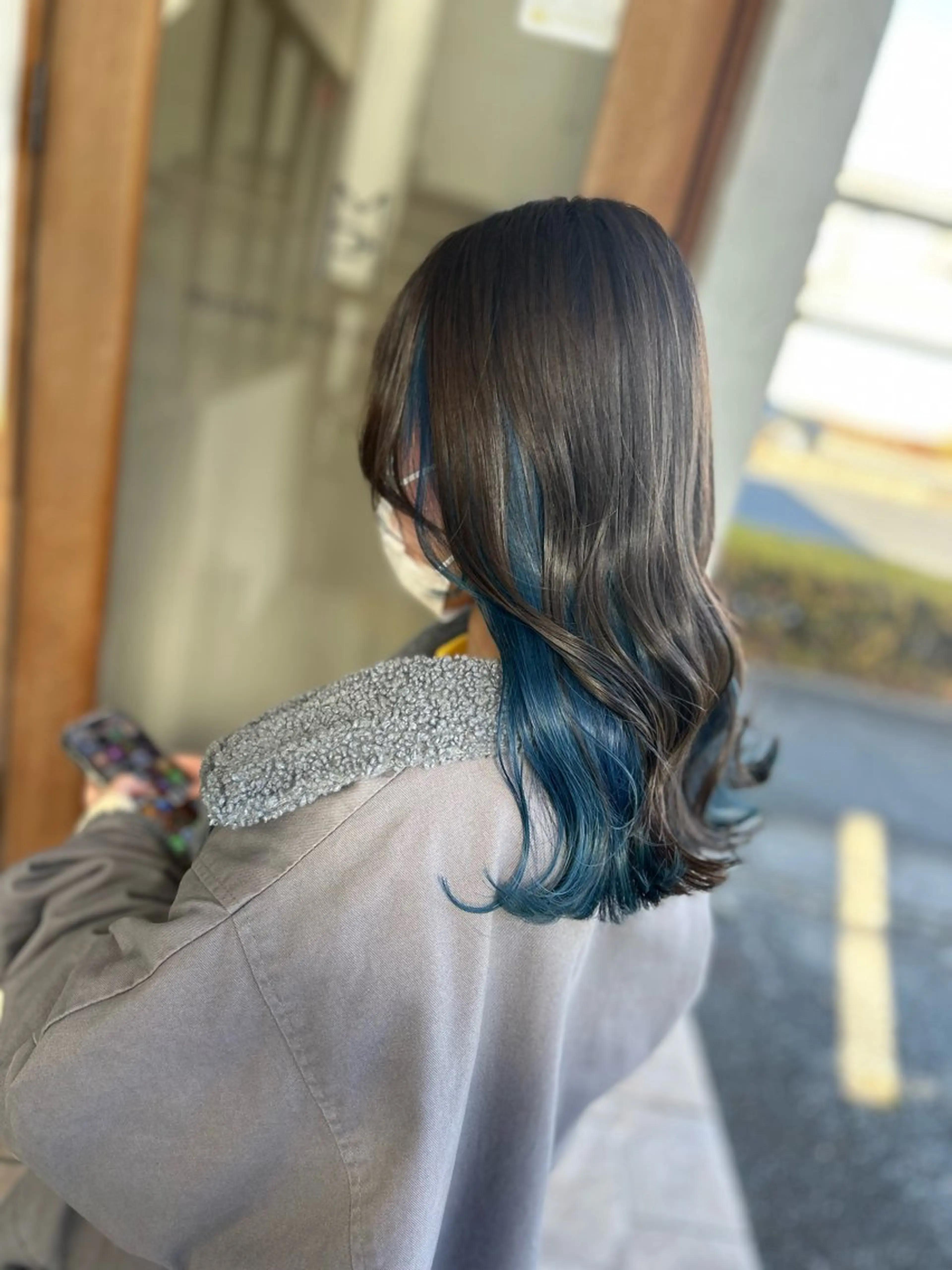 ロング カラー ブリーチ ブルーカラー インナーカラー カット ヘアカラー 井上 花音のヘアスタイル