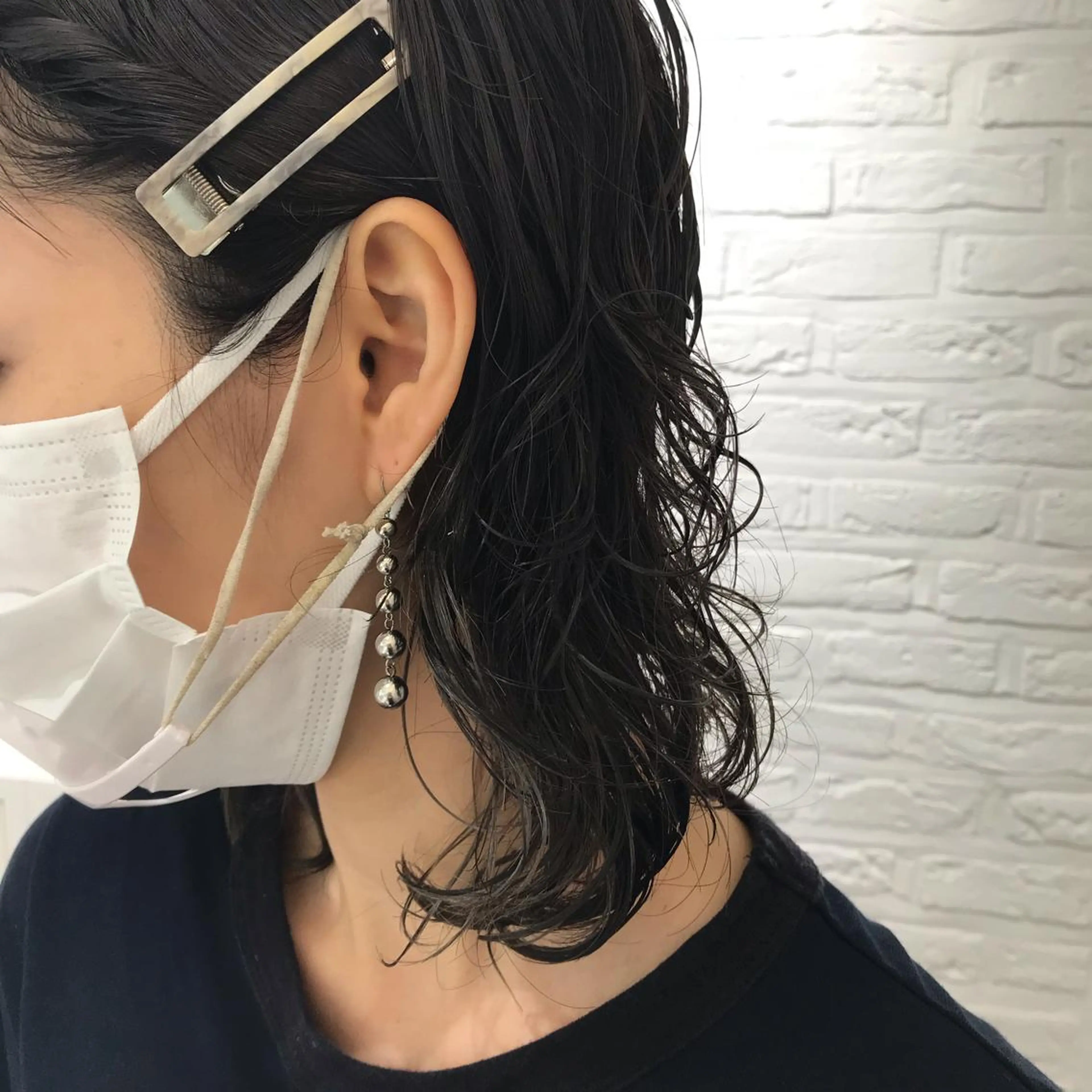 ミディアム カラー アッシュ 透明感カラー イヤリングカラー グレージュ ヘアカラー トリートメント 【暖色カラー特化】 中山由梨のヘアスタイル