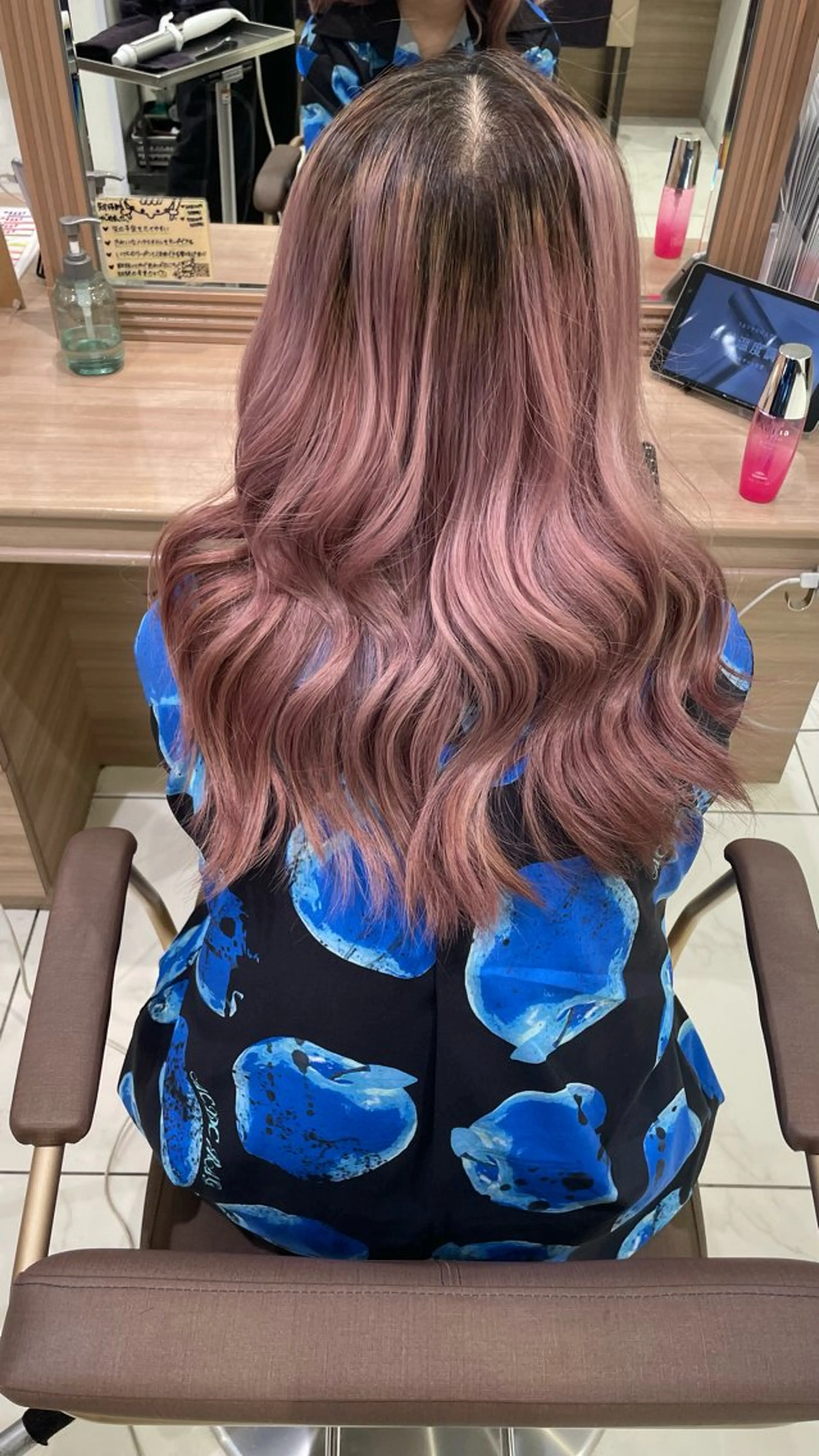 ミディアム カット ヘアカラー CHROM所属・ハイトーン募集中 💜✝️荒川優輝のヘアスタイル