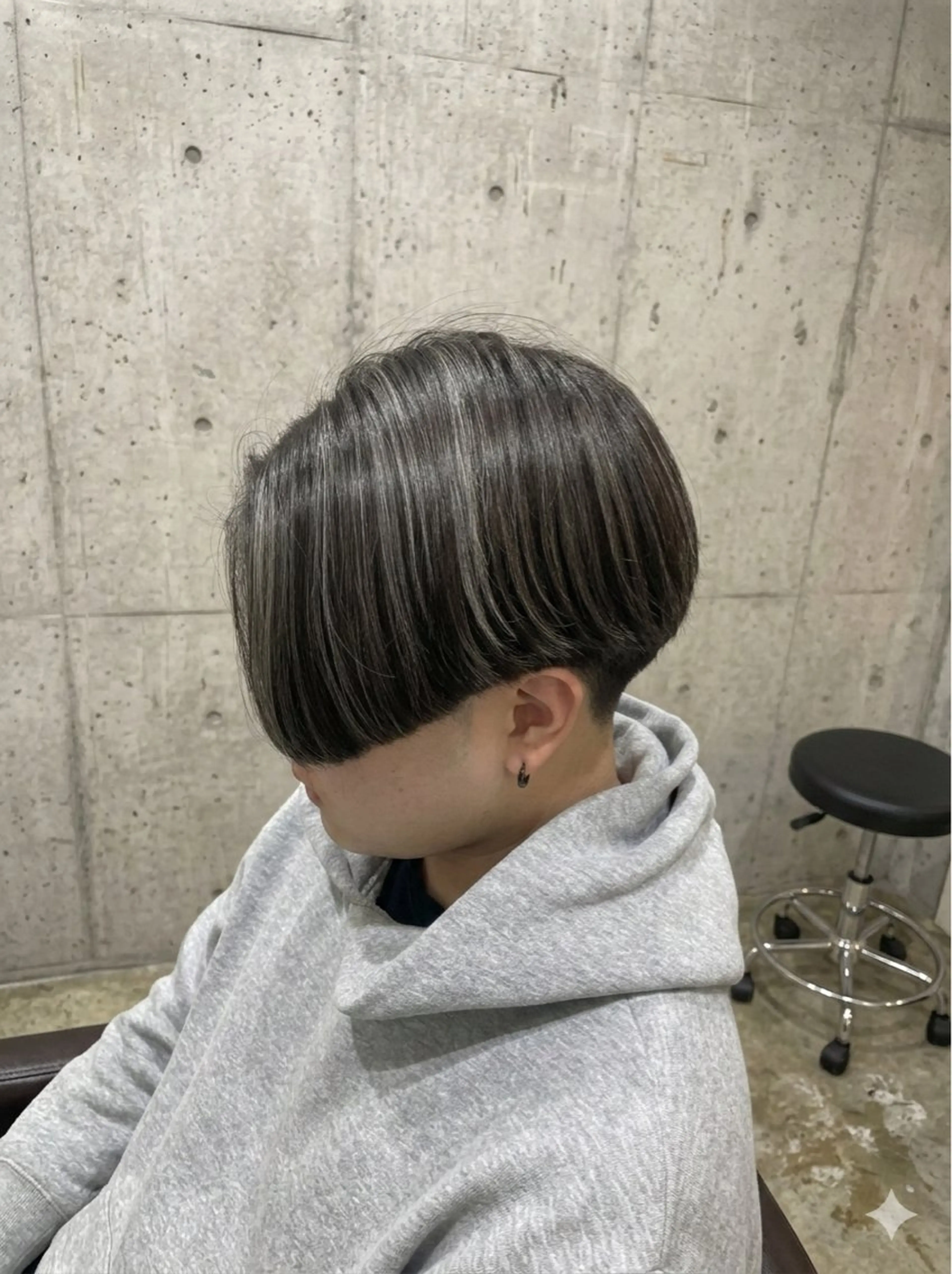 ショート カラー メンズ メンズハイライト ハイライトカラー シルバー ハイライト カット ヘアカラー トリートメント メンズハイライト /バレイヤージュ比嘉のヘアスタイル