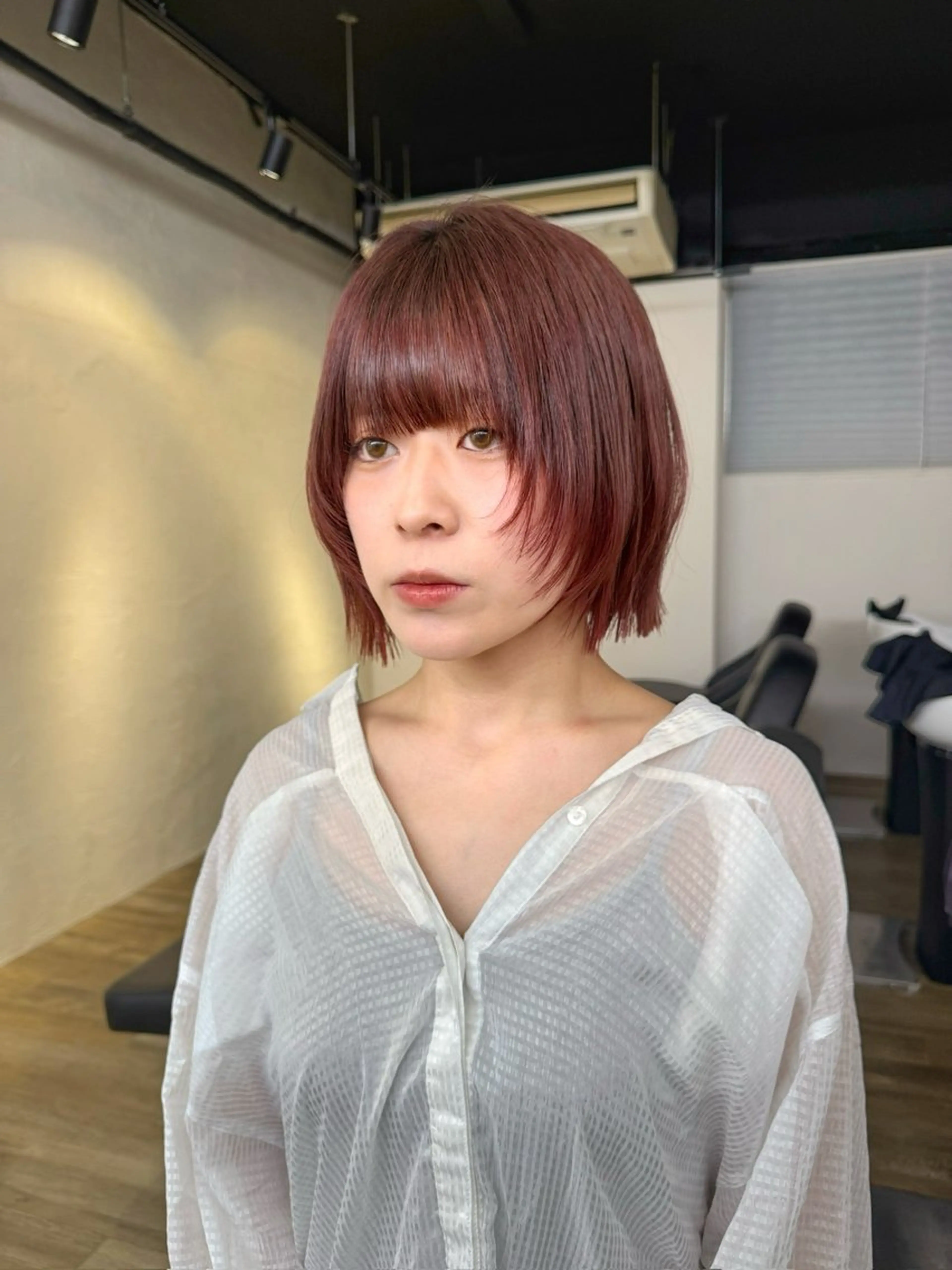 ミディアム ボブレイヤー ボブ レイヤーカット カット ヘアカラー 須藤 優真 切りっぱなしボブのヘアスタイル