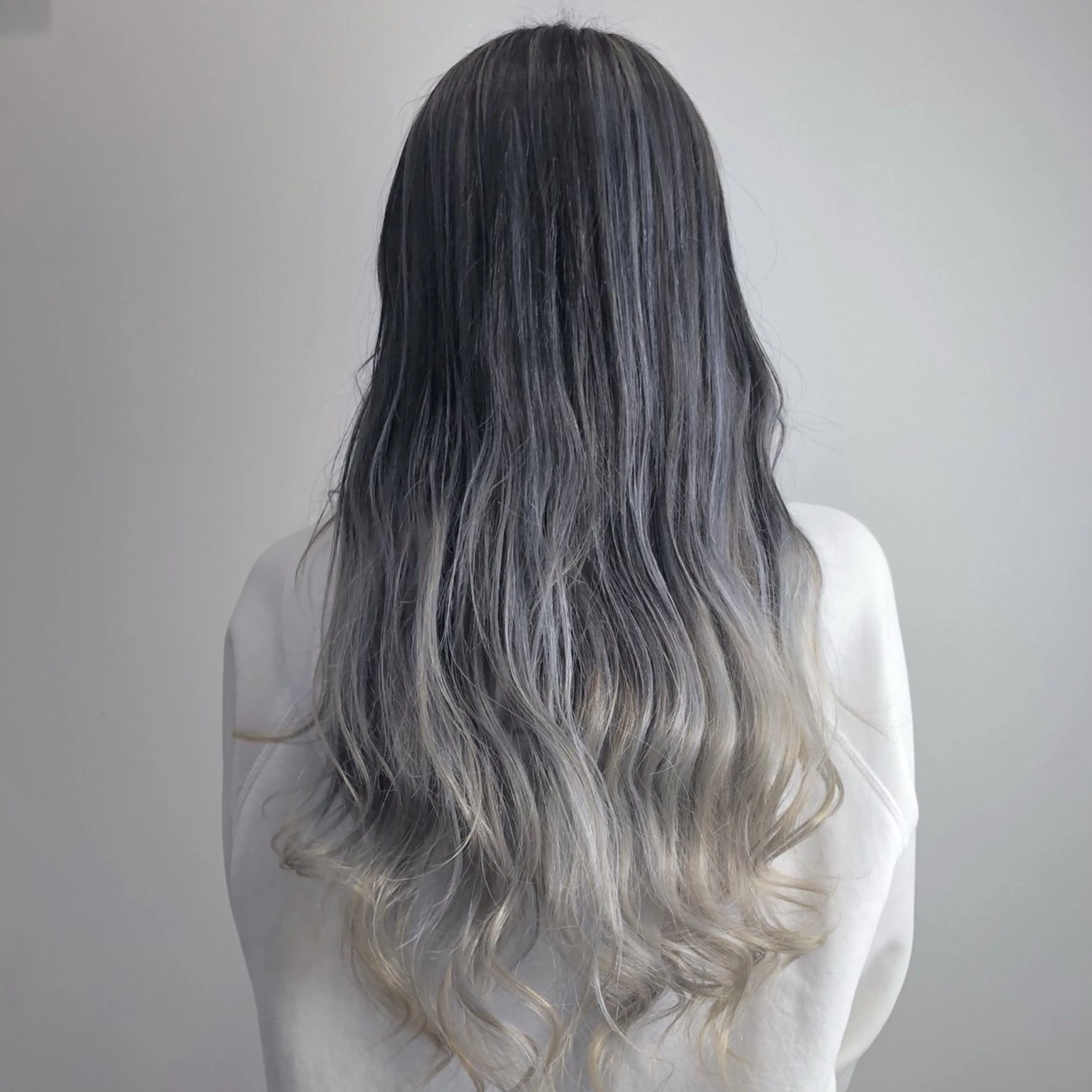 ロング カラー ブリーチ デザインカラー ハイライトカラー ハイライト ヘアルーム カフーのヘアスタイル