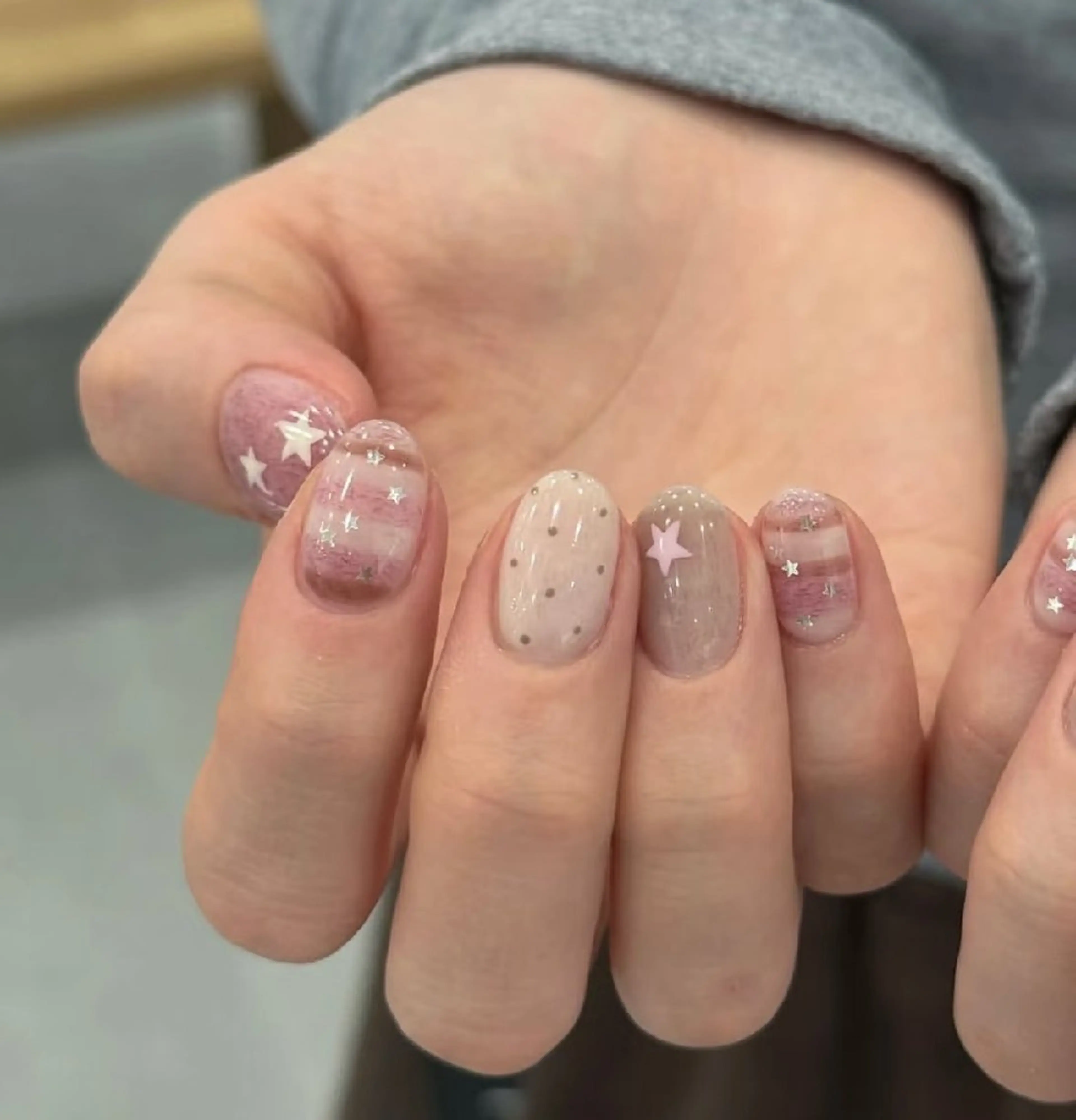 ネイル チークネイル フレンチネイル ジェルネイル ガーリー キラキラネイル ハンドネイル UM Nail Salonのネイルデザイン