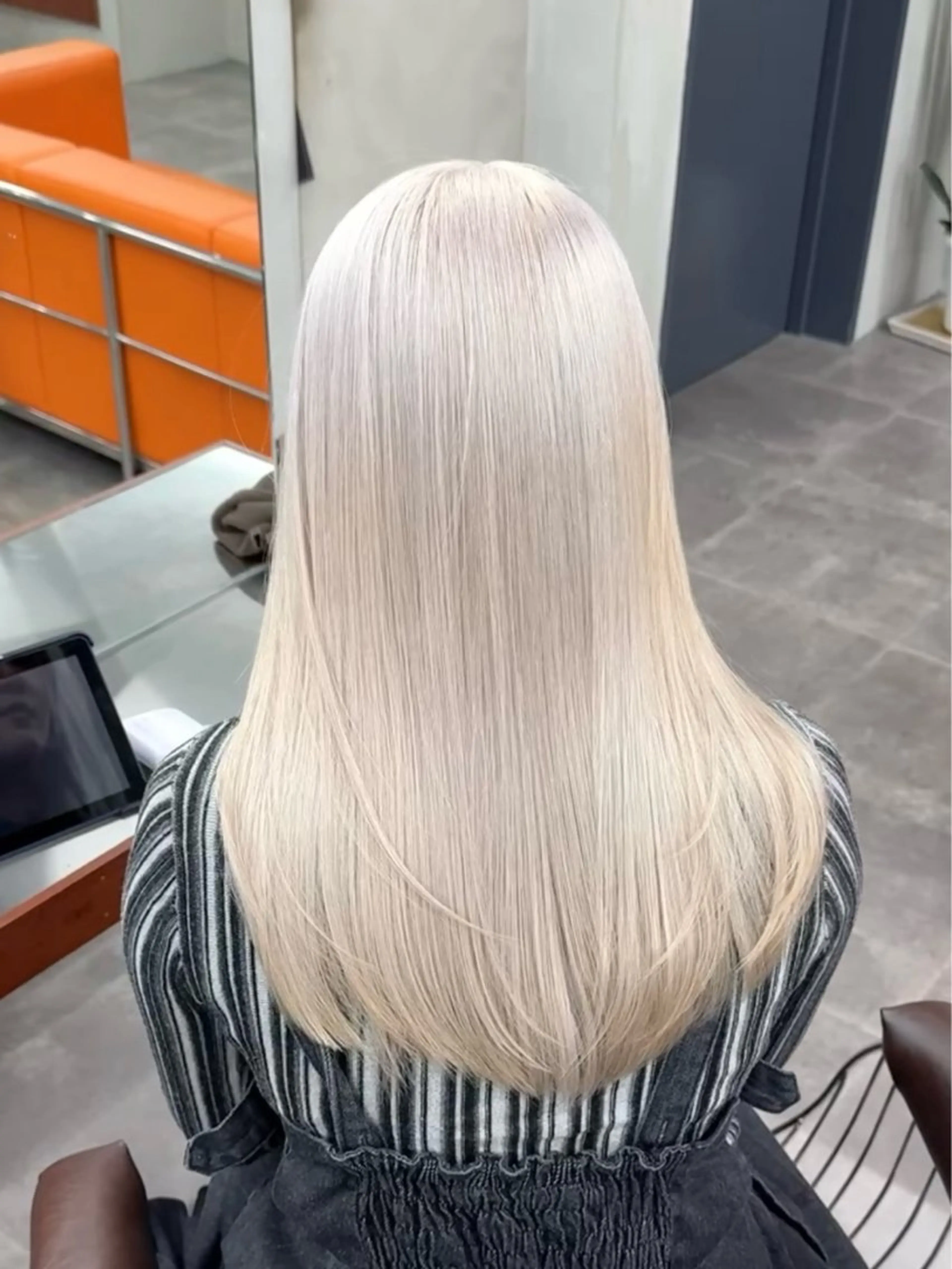 ロング カラー アッシュ ベージュカラー ブリーチ ケアブリーチ ダブルカラー カット ヘアカラー トリートメント ブリーチ　ハイトーン 特化🌈フジタハルキのヘアスタイル