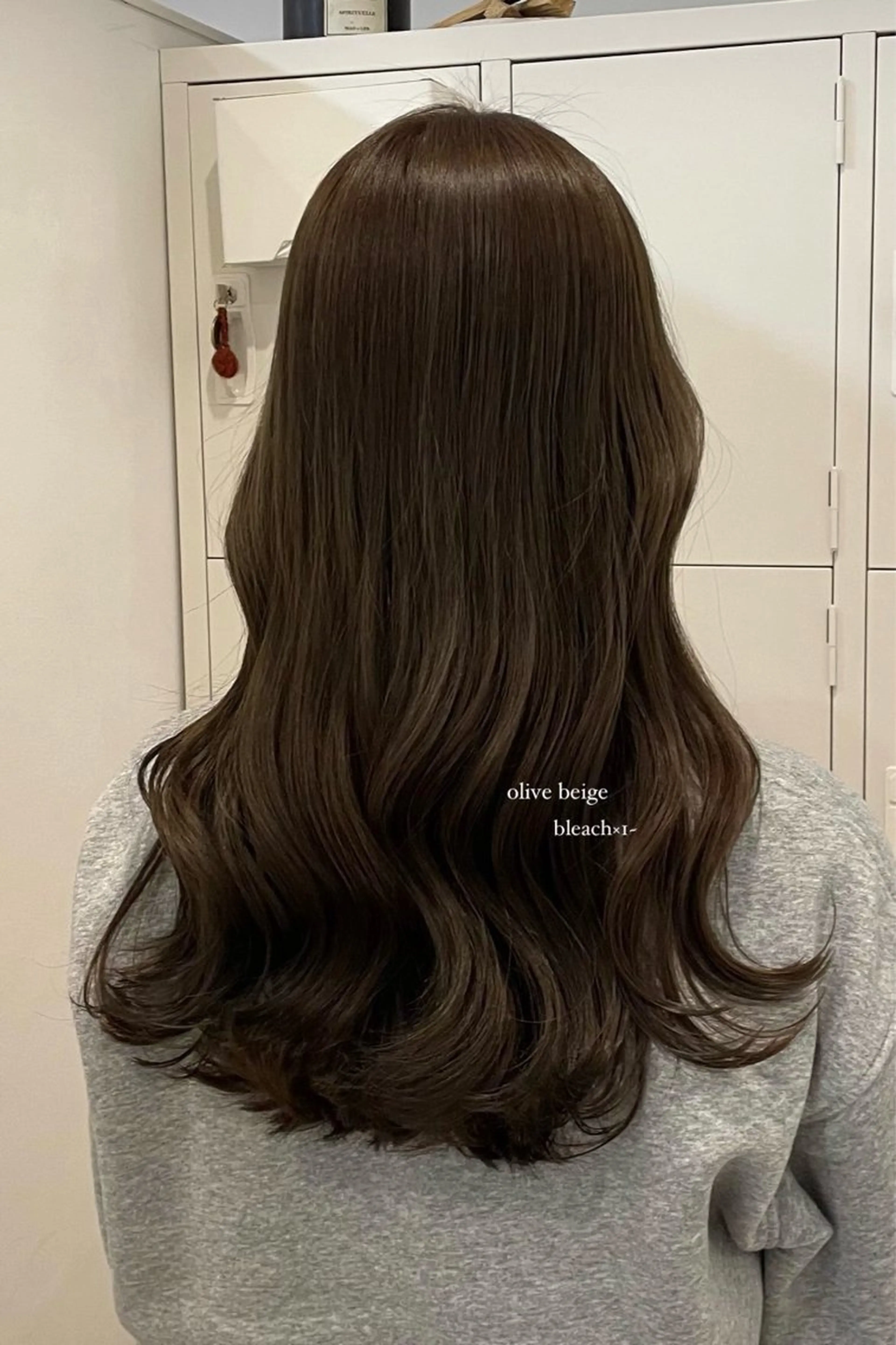 ロング カラー ブリーチ オリーブカラー カット ヘアカラー H女性専用サロン梅田所属・伊澤 紗弥のヘアスタイル