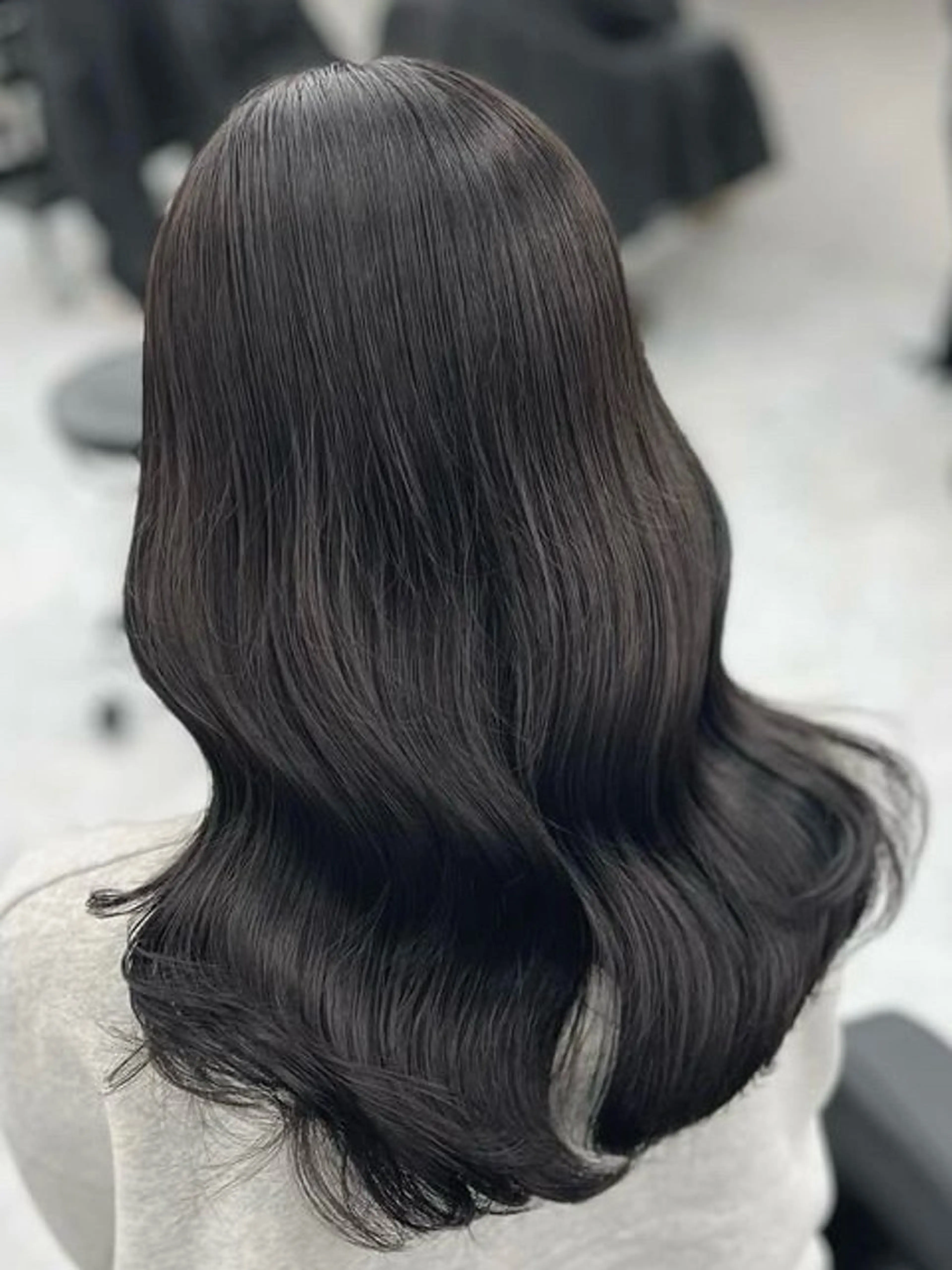 ロング カラー 黒髪 ブルーカラー ブルーブラック レッドカラー くびれヘア ヘアカラー トリートメント ヘアセット 髪質改善Ⅰ透明感 艶カラーⅠたつやのヘアスタイル