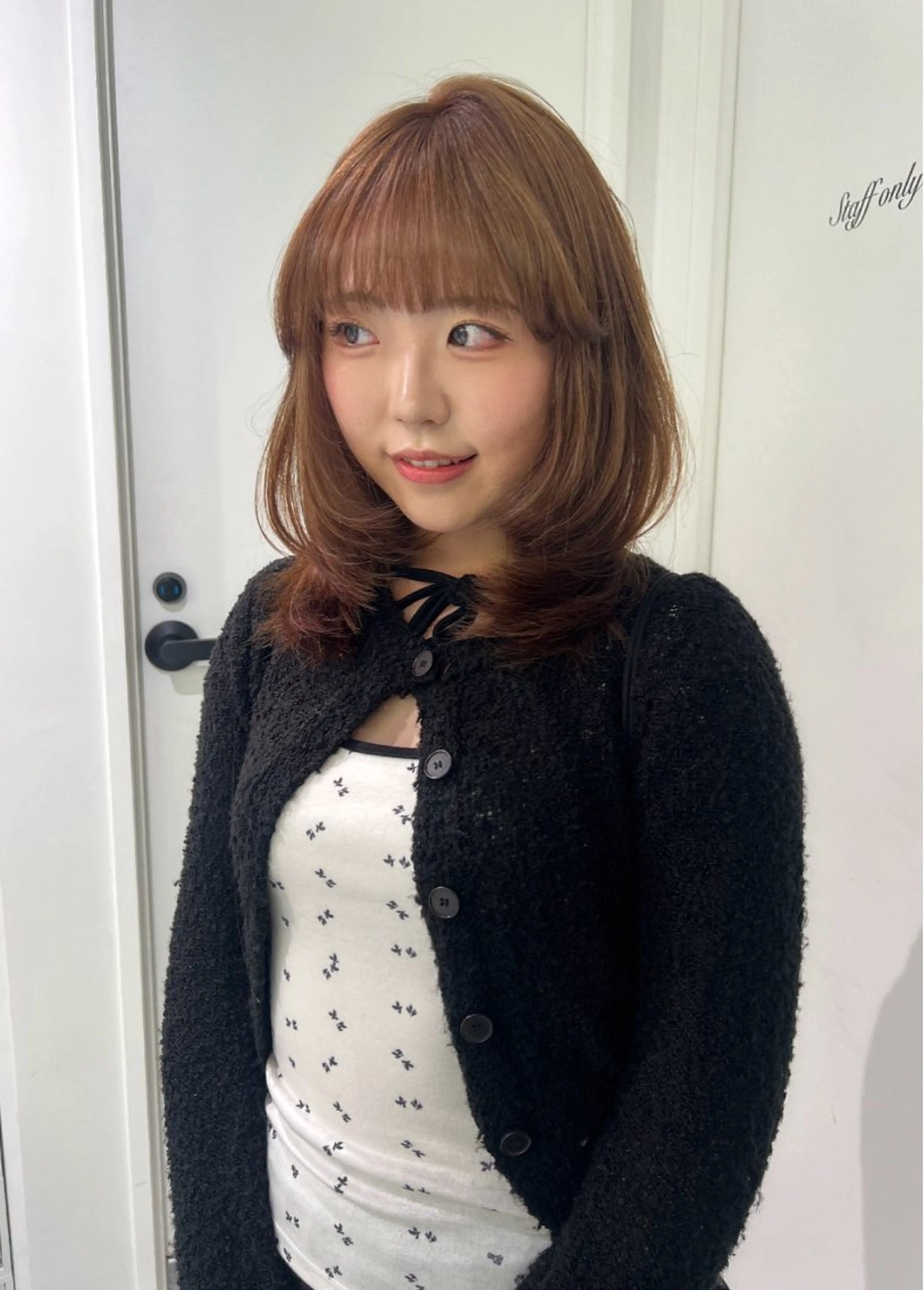 ミディアム カラー ミディアムレイヤー レイヤーカット カット Risa／盛れる レイヤー／艶カラーのヘアスタイル
