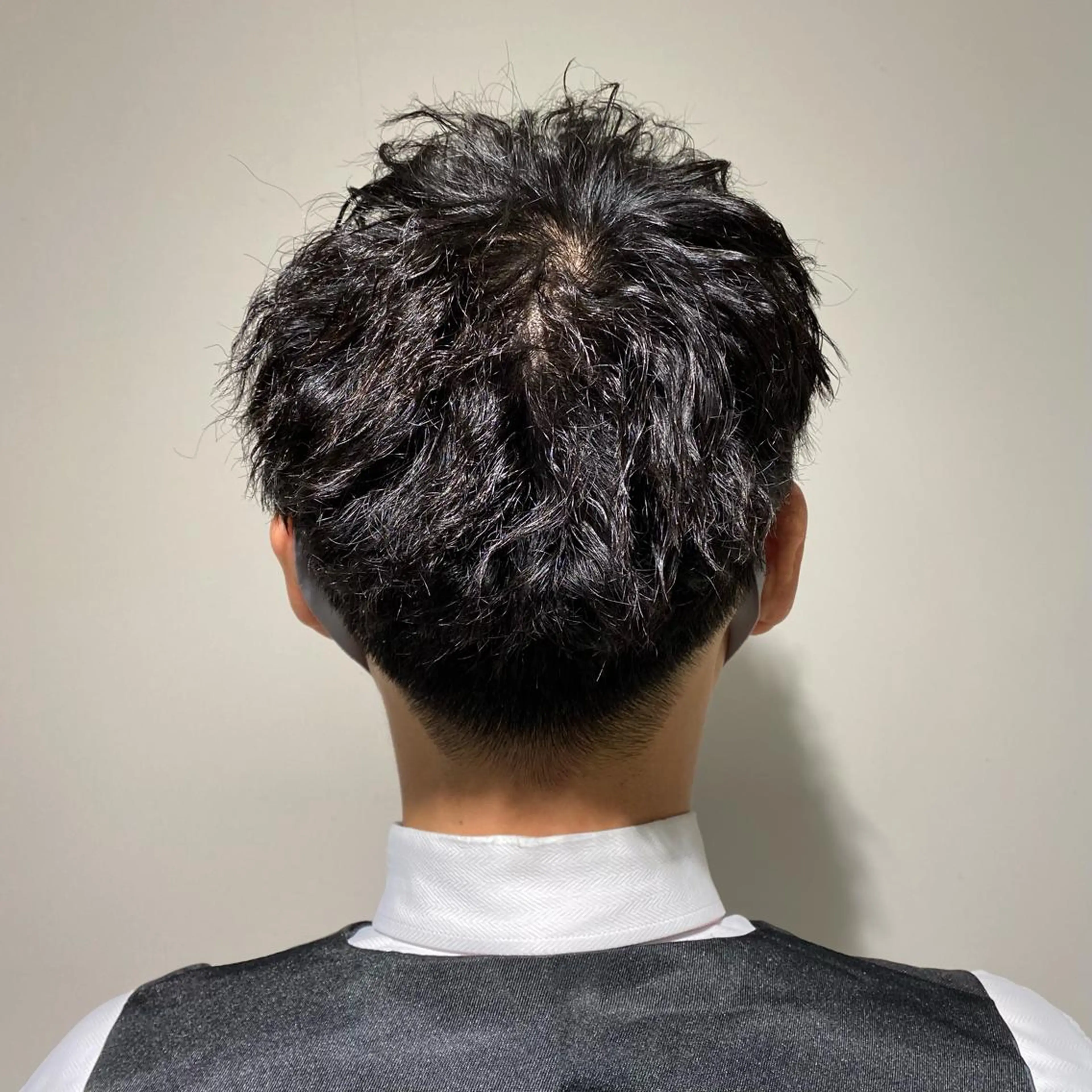 ショート パーマ メンズ 橋本 琉磨のヘアスタイル