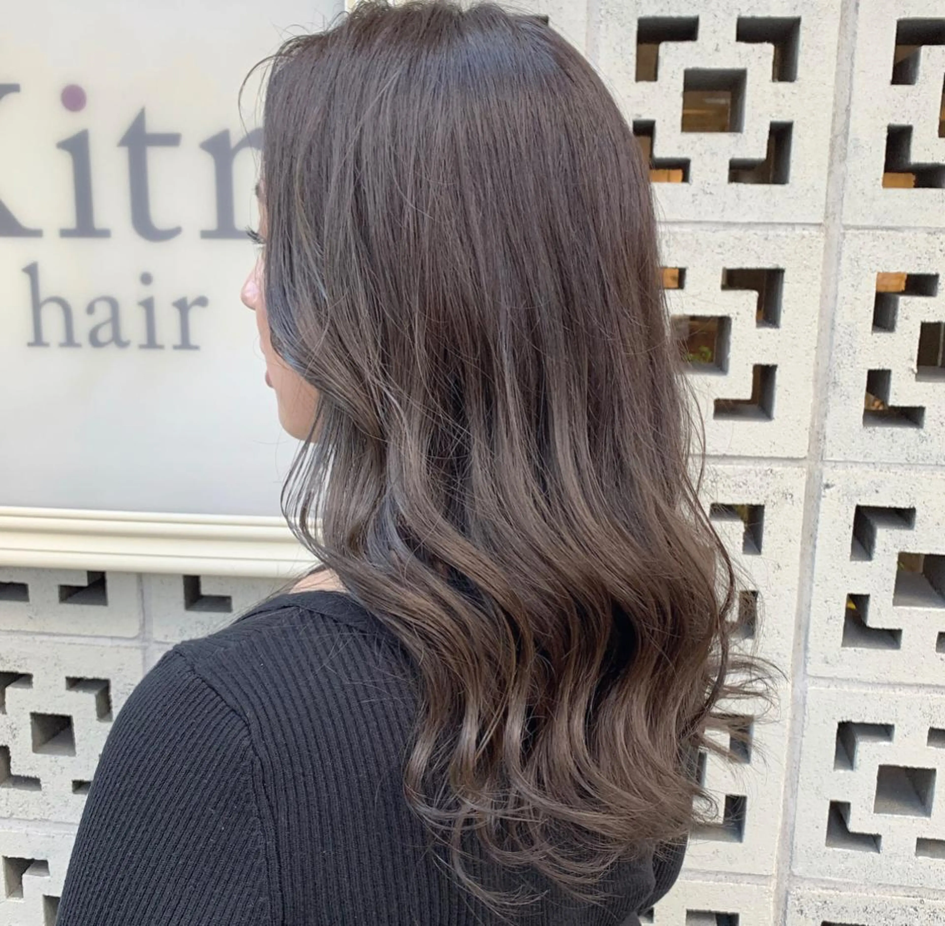 ロング ミルクティーベージュ ブリーチ　店長　清水のヘアスタイル