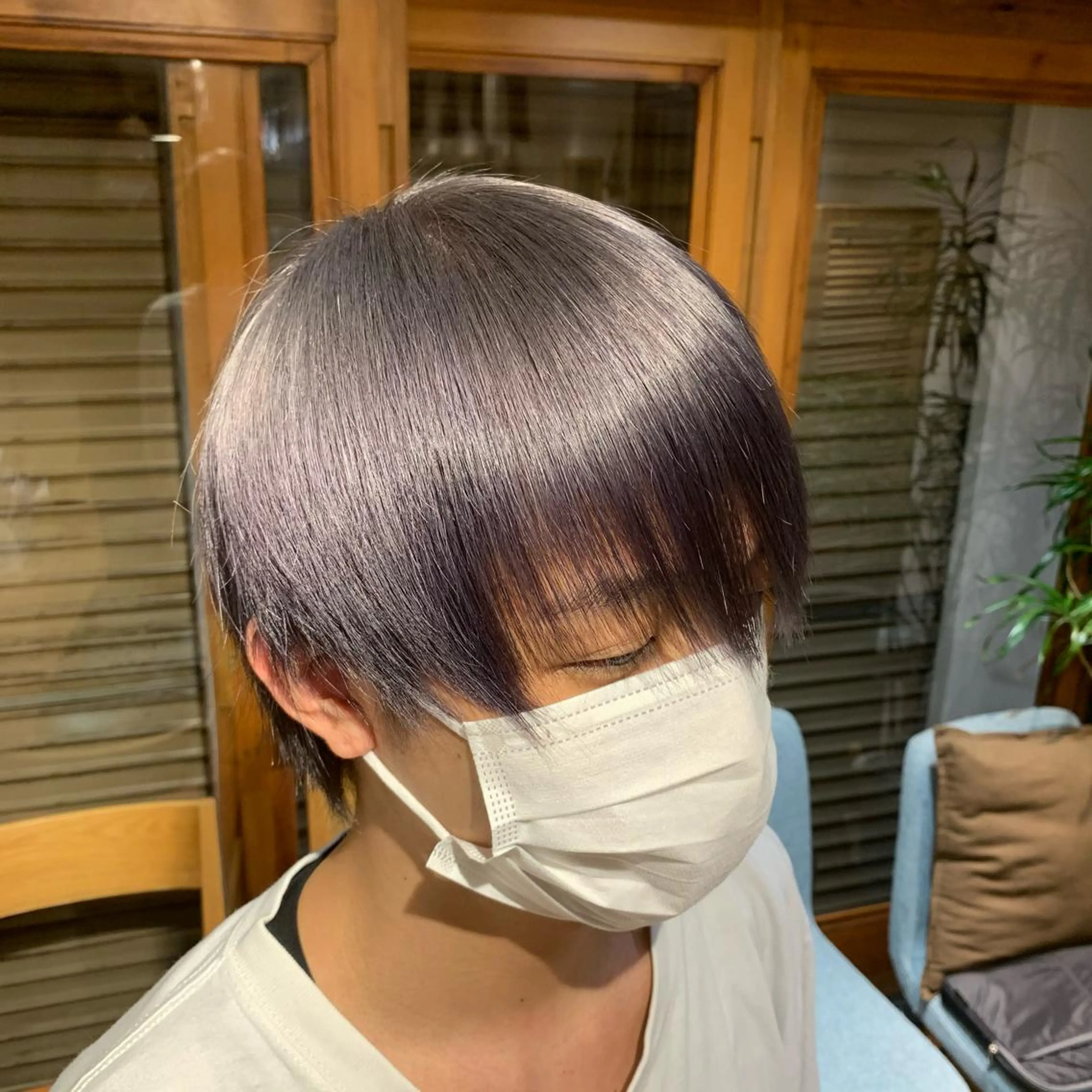 ショート カラー ブリーチ シルバー ヘアカラー 縮毛矯正 トリートメント little 小濱彰太のヘアスタイル