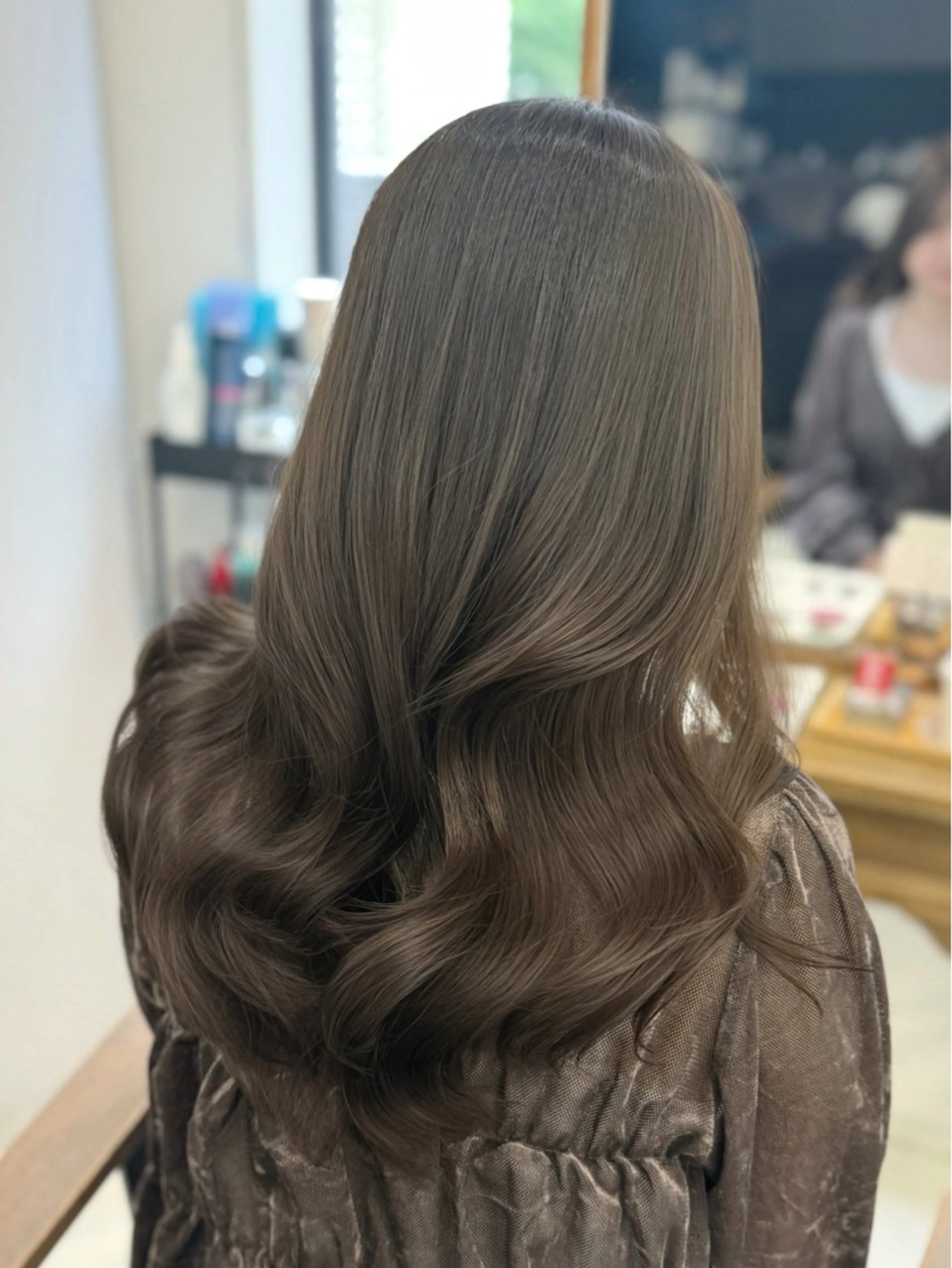 セミロング 曽根 玲奈のヘアスタイル