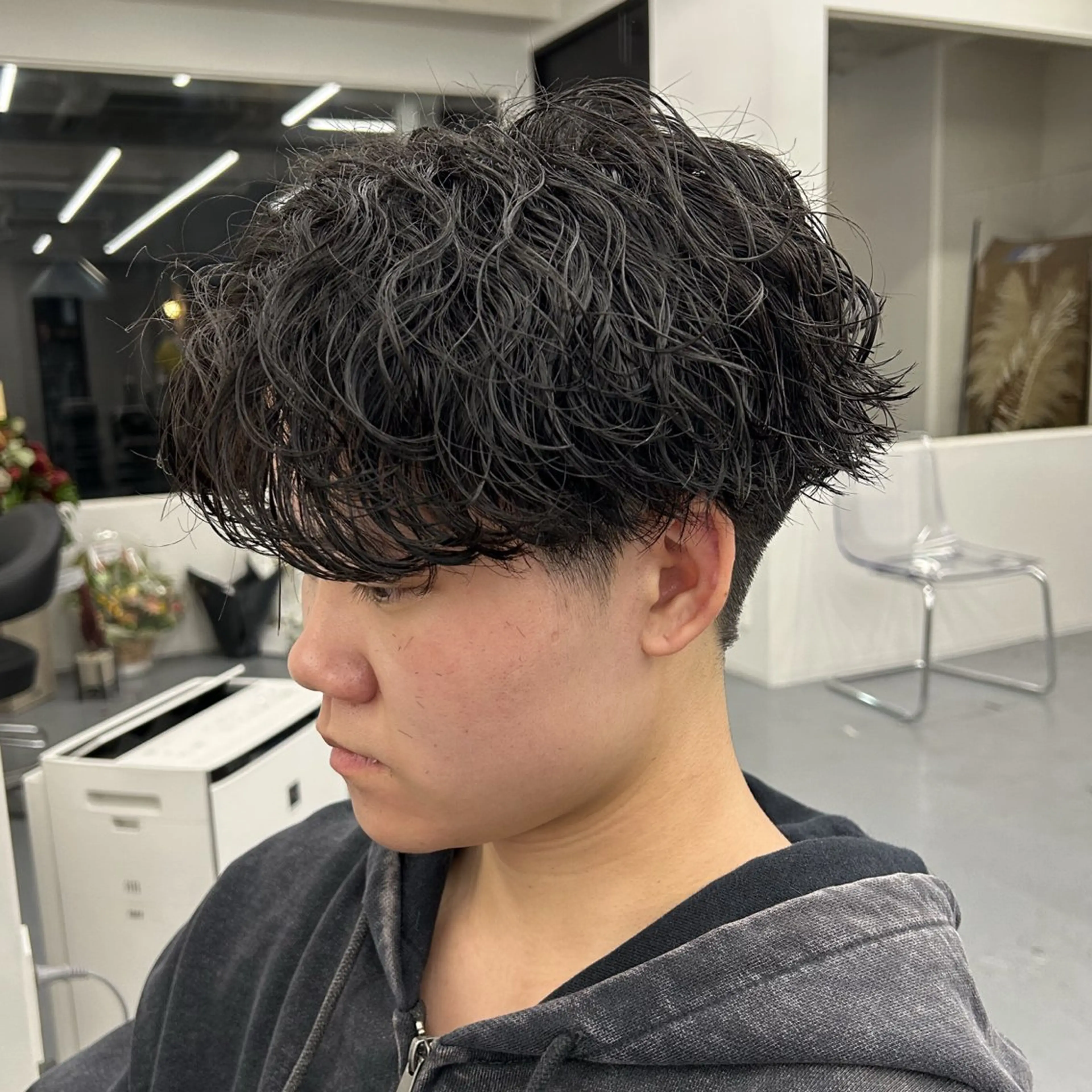 ミディアム パーマ メンズ カット ヘアカラー &Maison MICHIYAのヘアスタイル