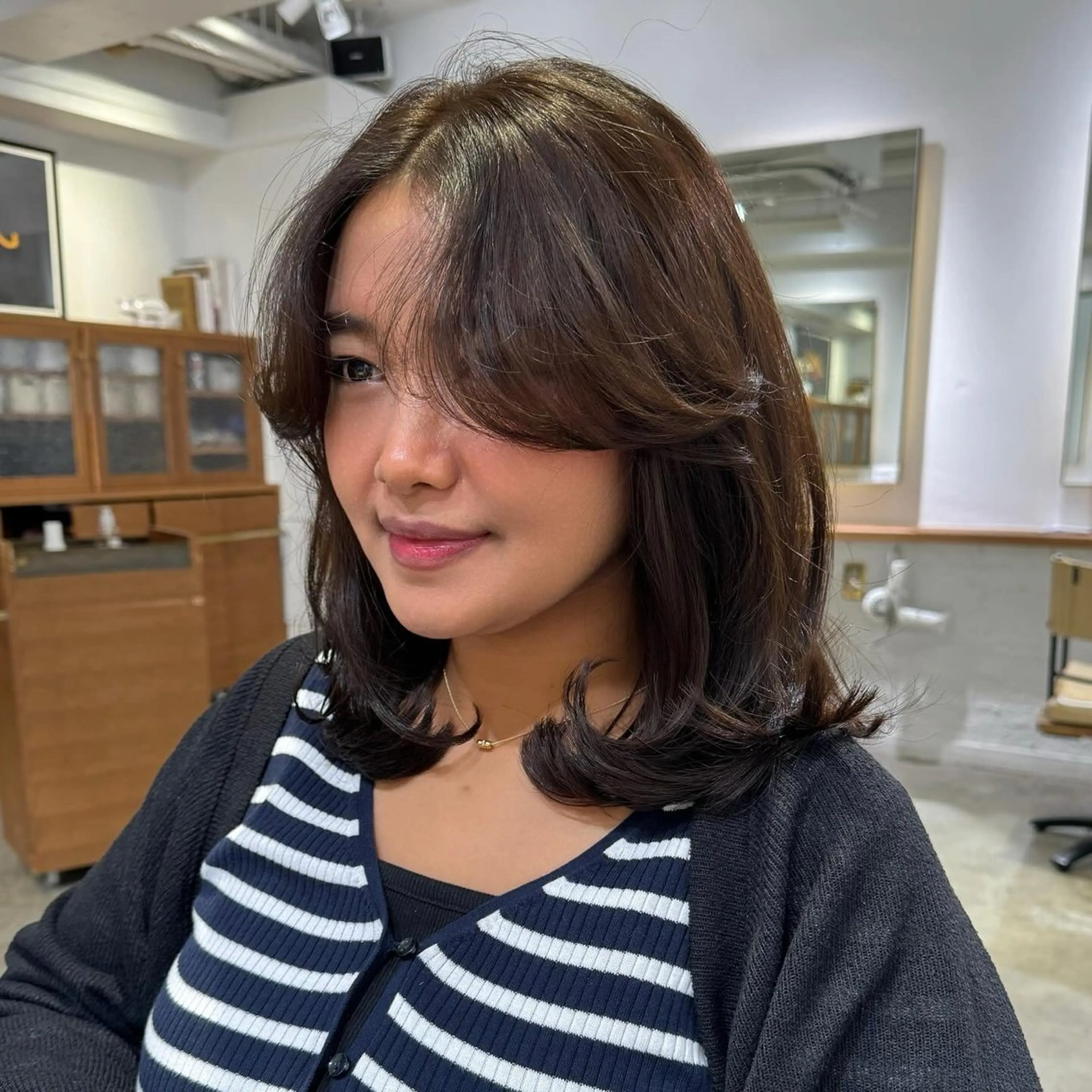 ミディアム カラー ブラウンカラー ショコラブラウン レイヤーカット ナガミネアリサ/ 学芸大学/海外ヘアのヘアスタイル