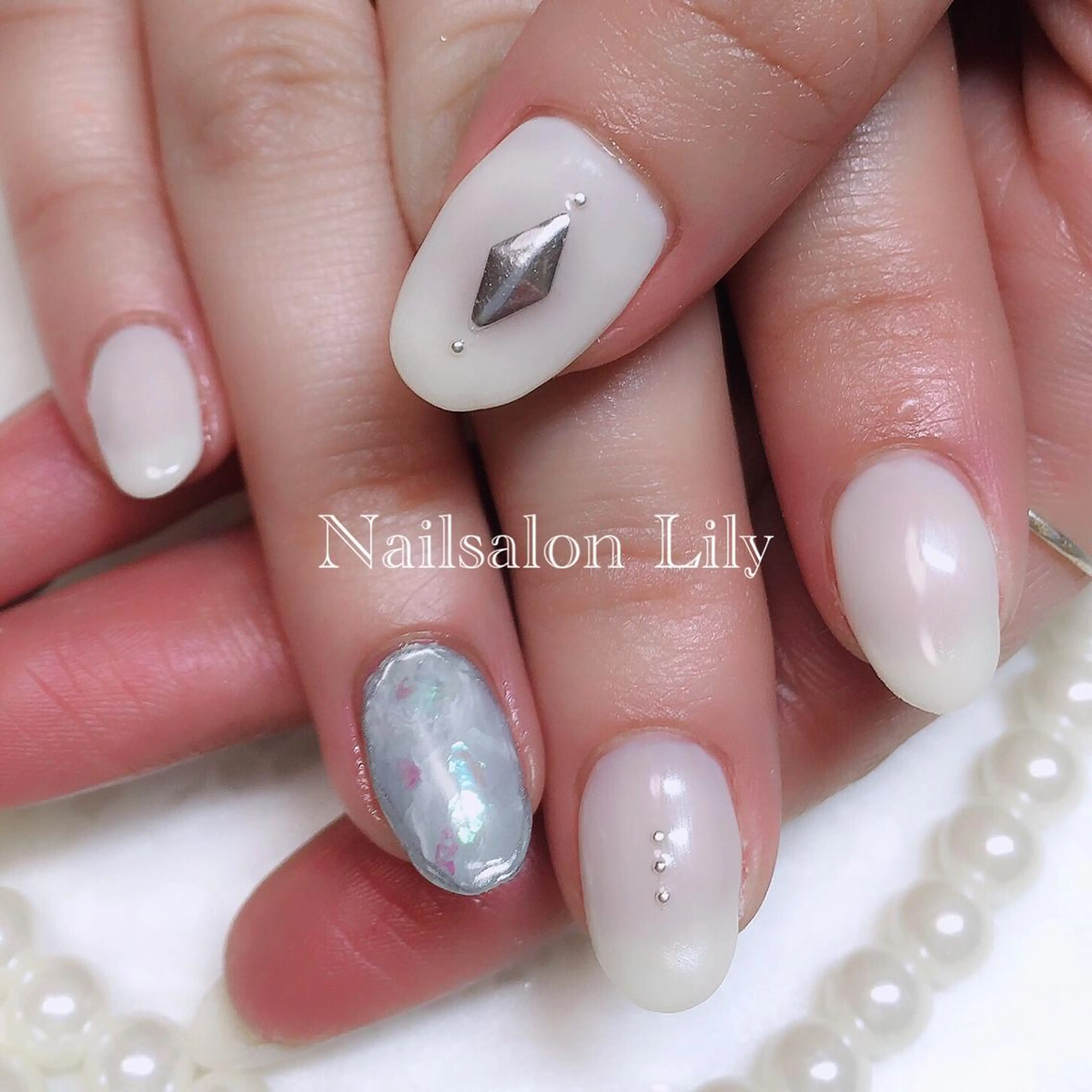 ネイル キラキラネイル Lily*nail 🌻Mii🌻のネイルデザイン