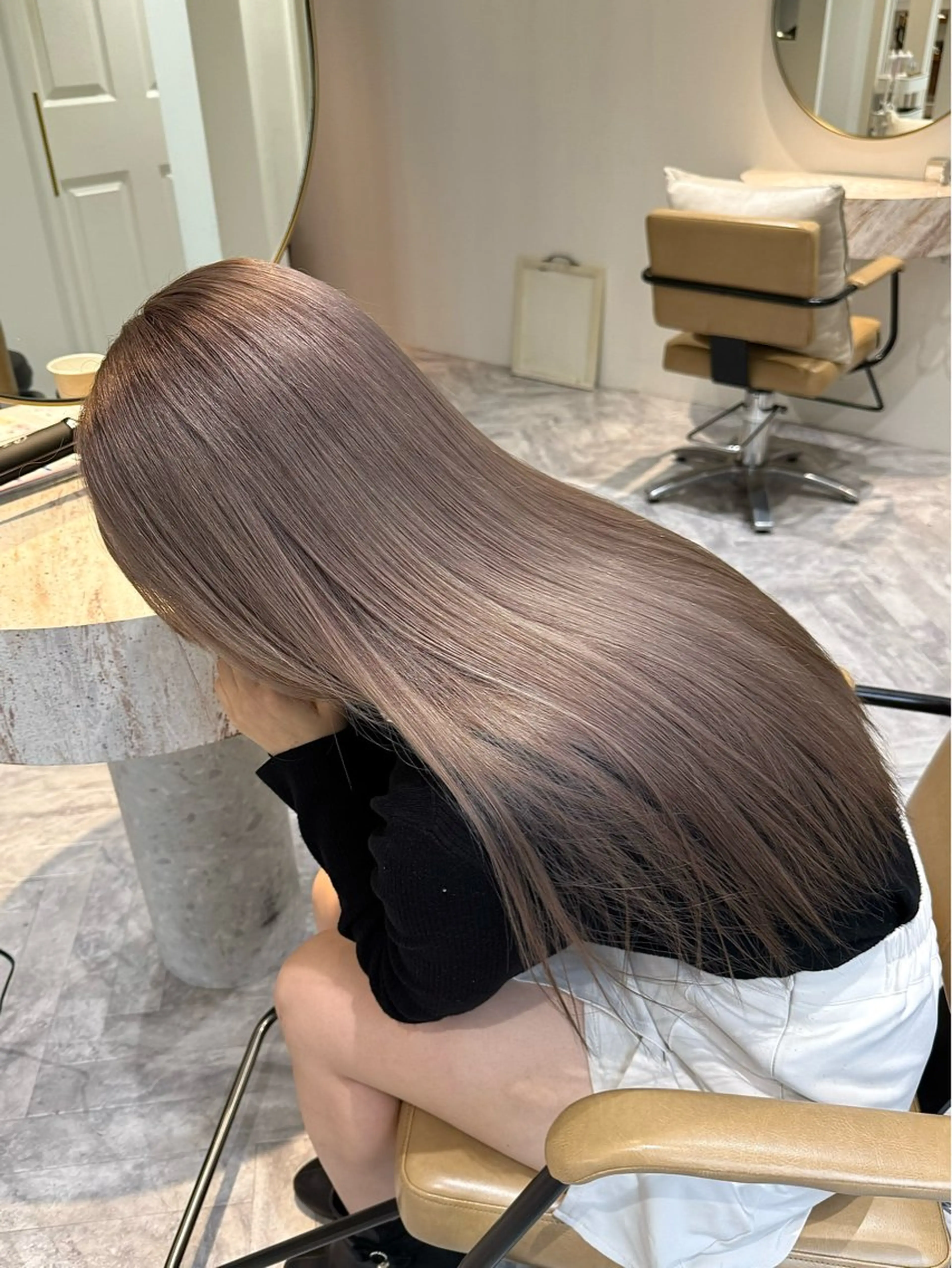 ロング カラー ヘアカラー トリートメント ミルクティー× グレージュMOMOのヘアスタイル