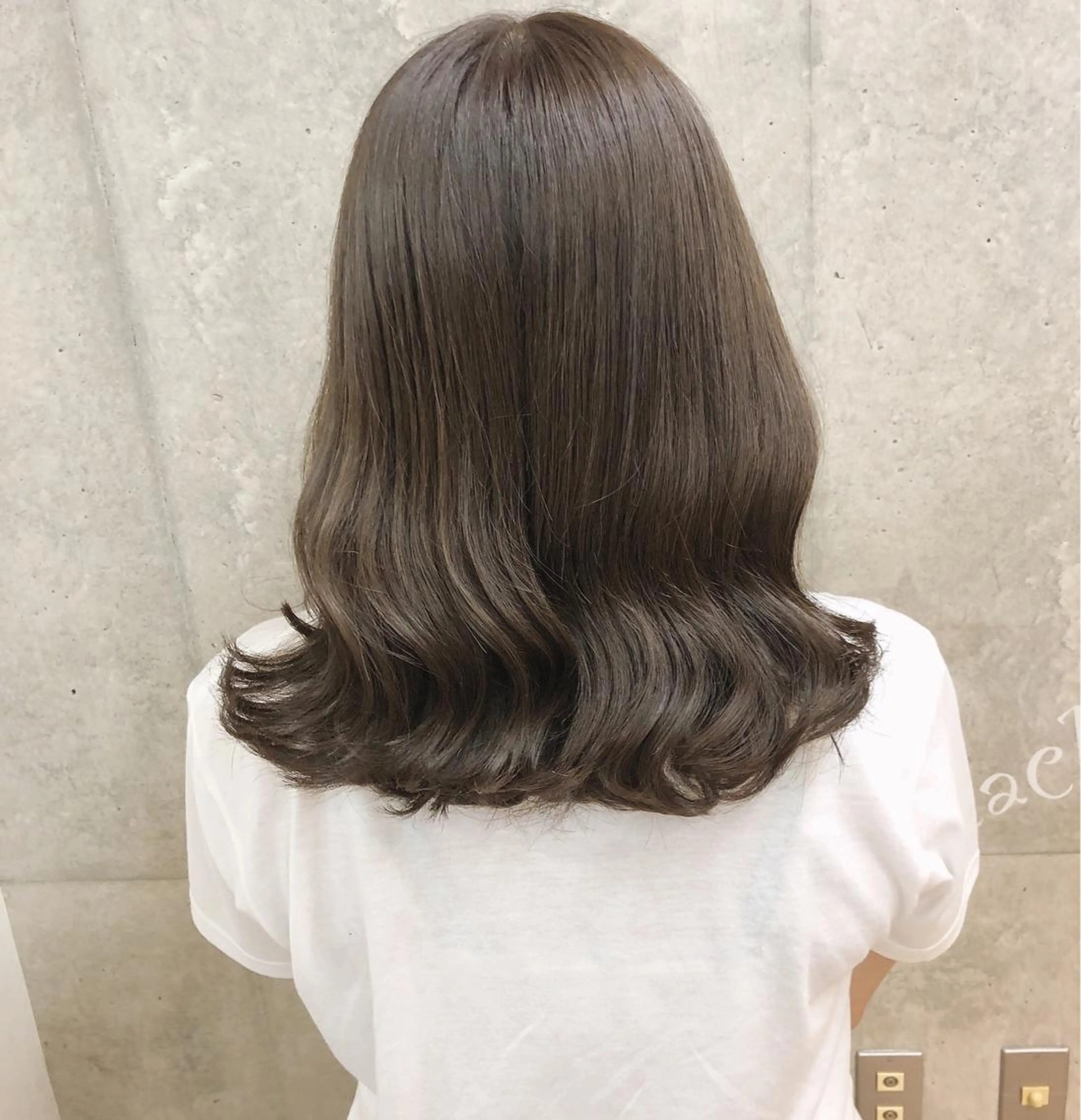 ミディアム CITY louwe 脇坂彩音のヘアスタイル