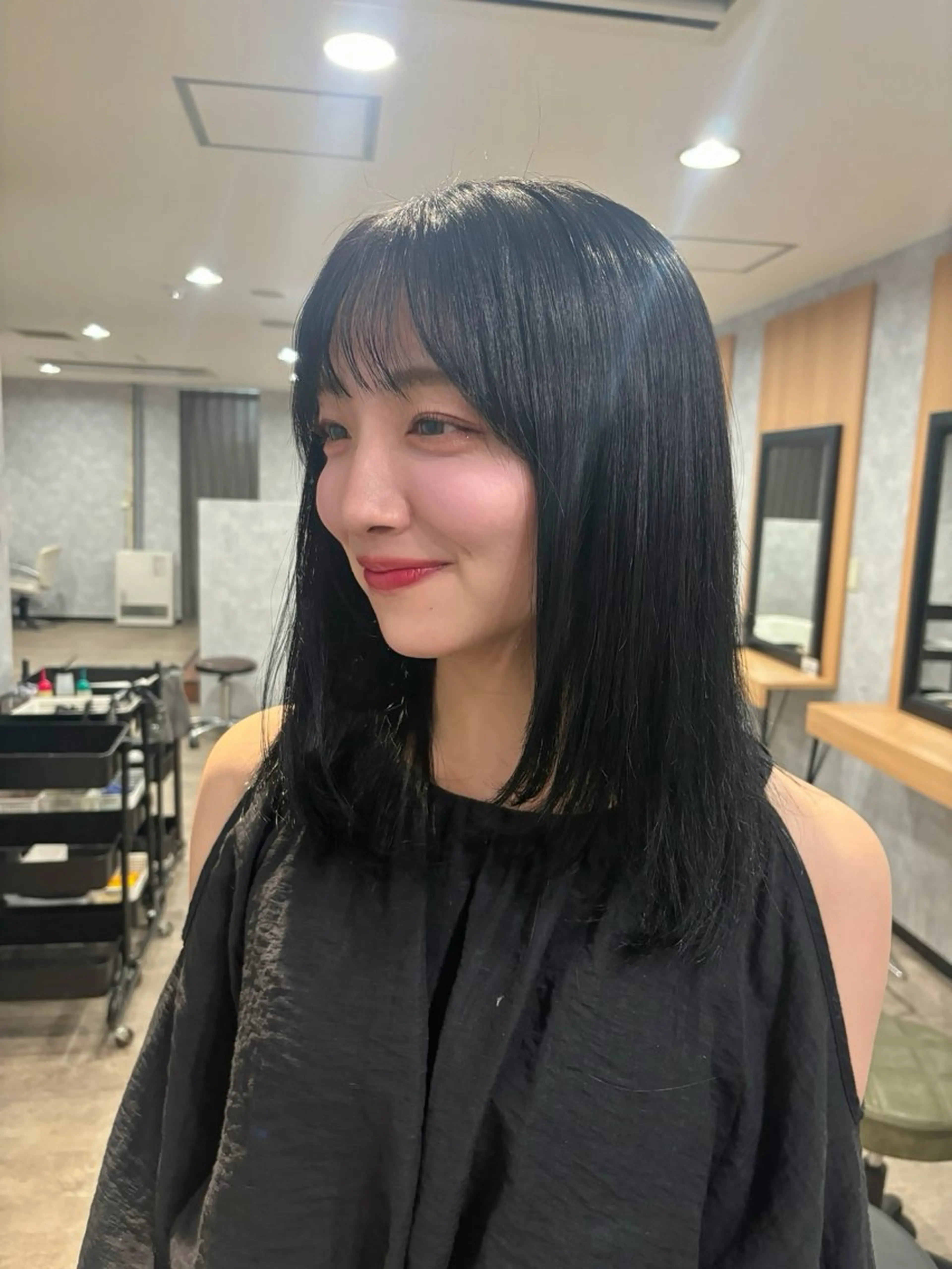 ミディアム カット ヘアカラー トリートメント 🌐NATSUMI 🌐【寒色カラー】のヘアスタイル