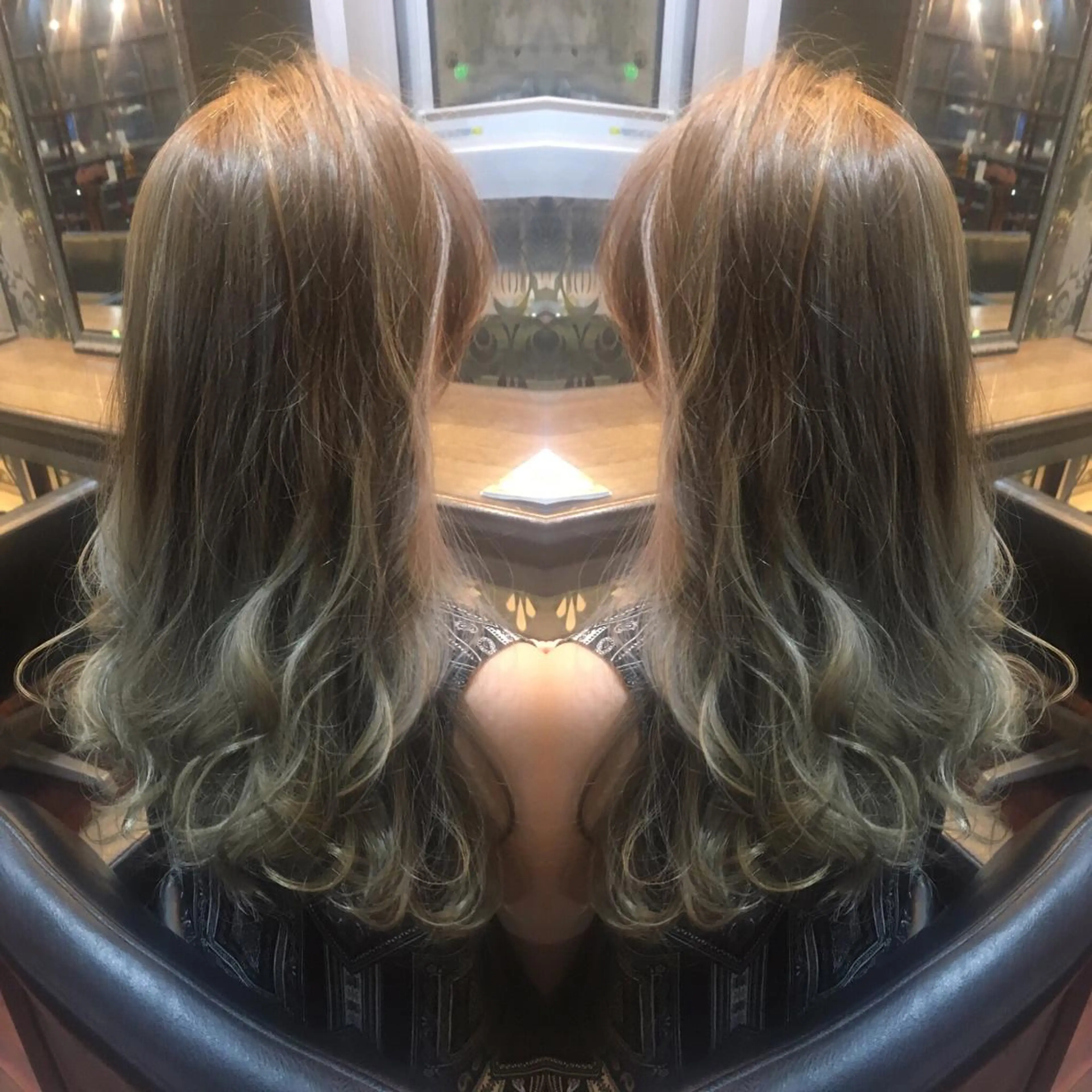 ロング カラー グラデーションカラー ハイライトカラー ハイライト 吉本 yoshimotoのヘアスタイル