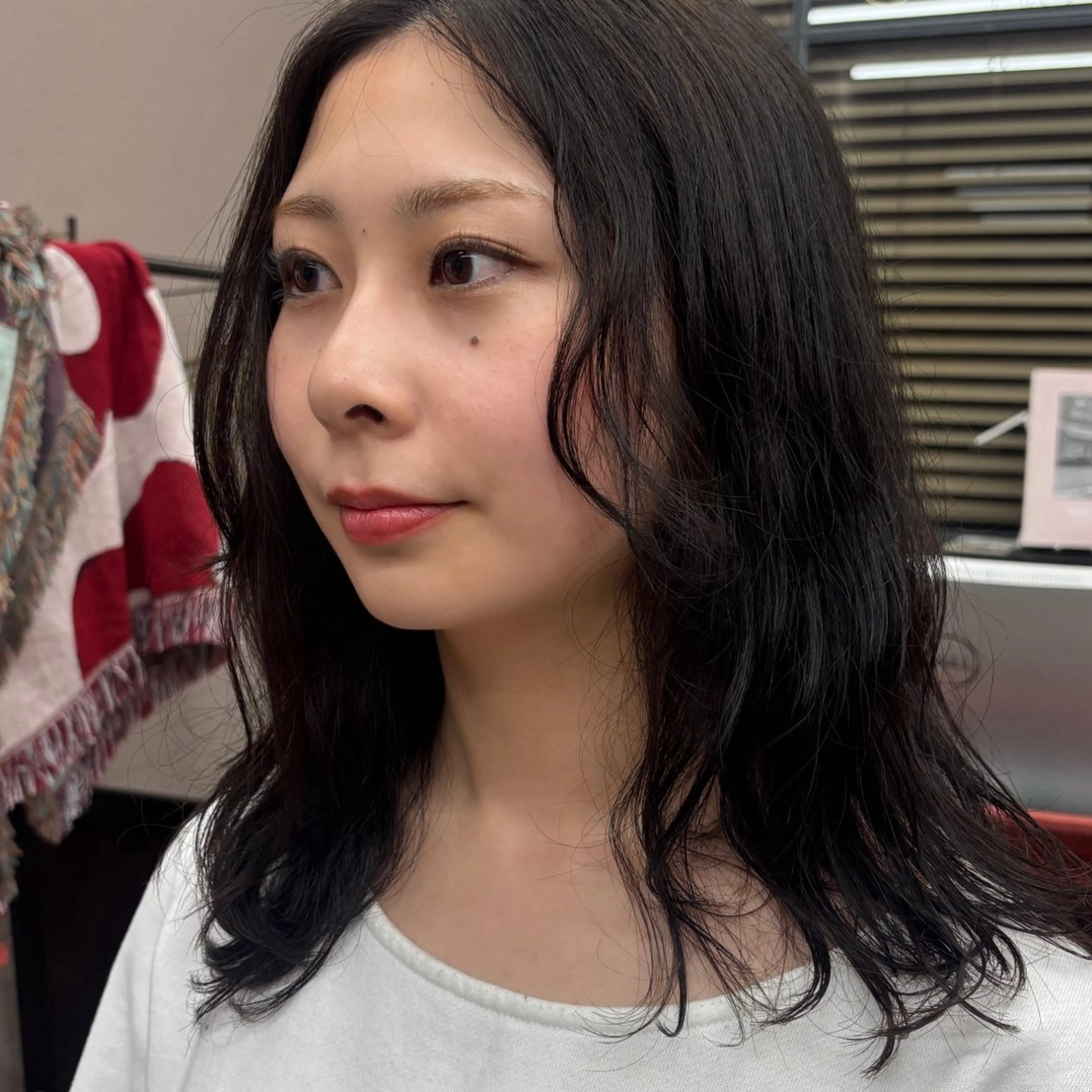 セミロング カラー パーマ セミロングパーマ 透明感カラー ヘアカラー HIBIKI / ブリーチモデルのヘアスタイル