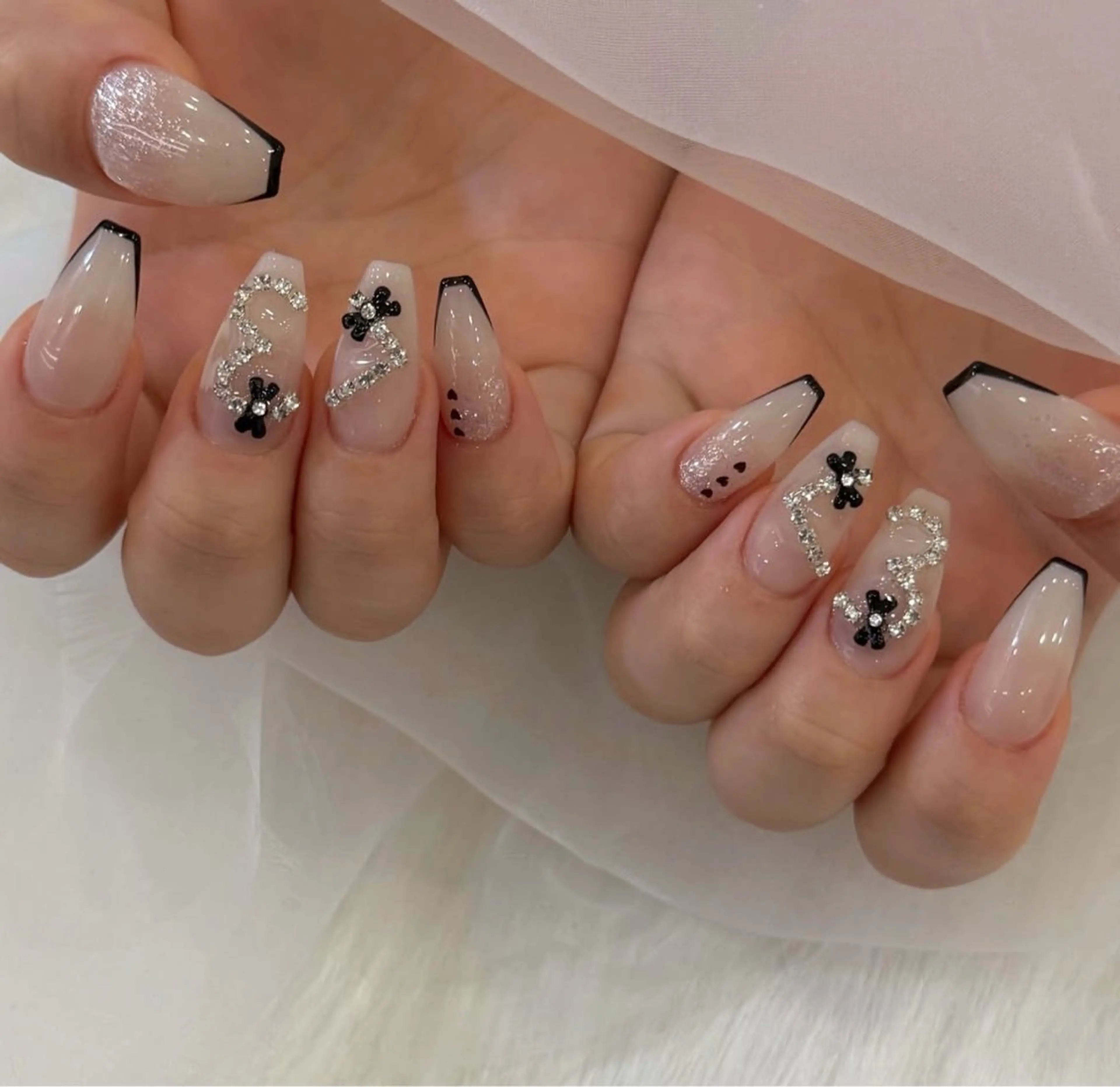 ネイル キラキラネイル マグネットネイル ミラーネイル ニュアンスネイル 春ネイル ハンドネイル Lyna 池袋のネイルデザイン