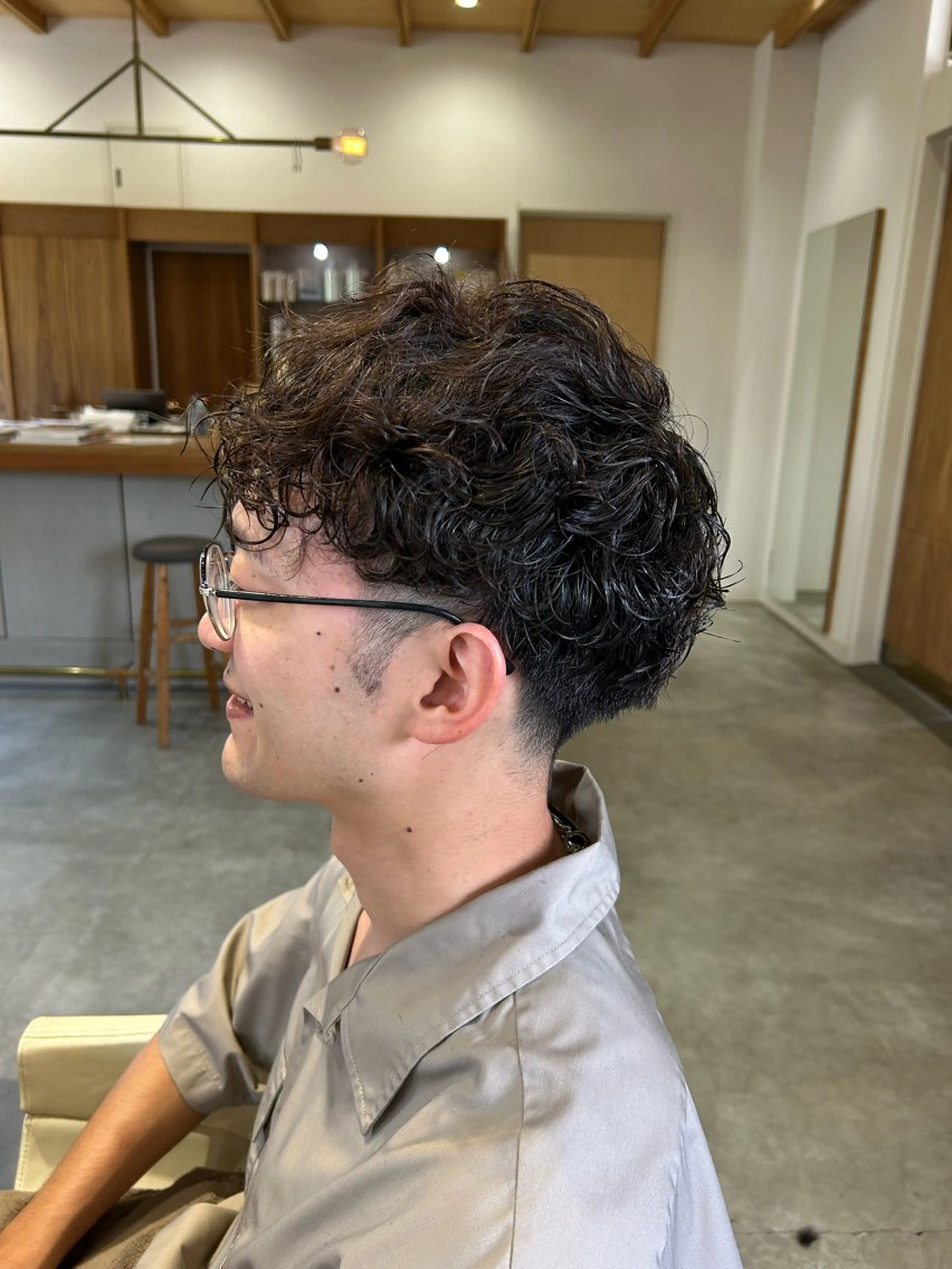 ショート パーマ メンズ フェードカット マッシュ メンズパーマ プードルパーマ スパイキーショート カット パーマ 佐藤 悠生 メンズパーマ.カットのヘアスタイル