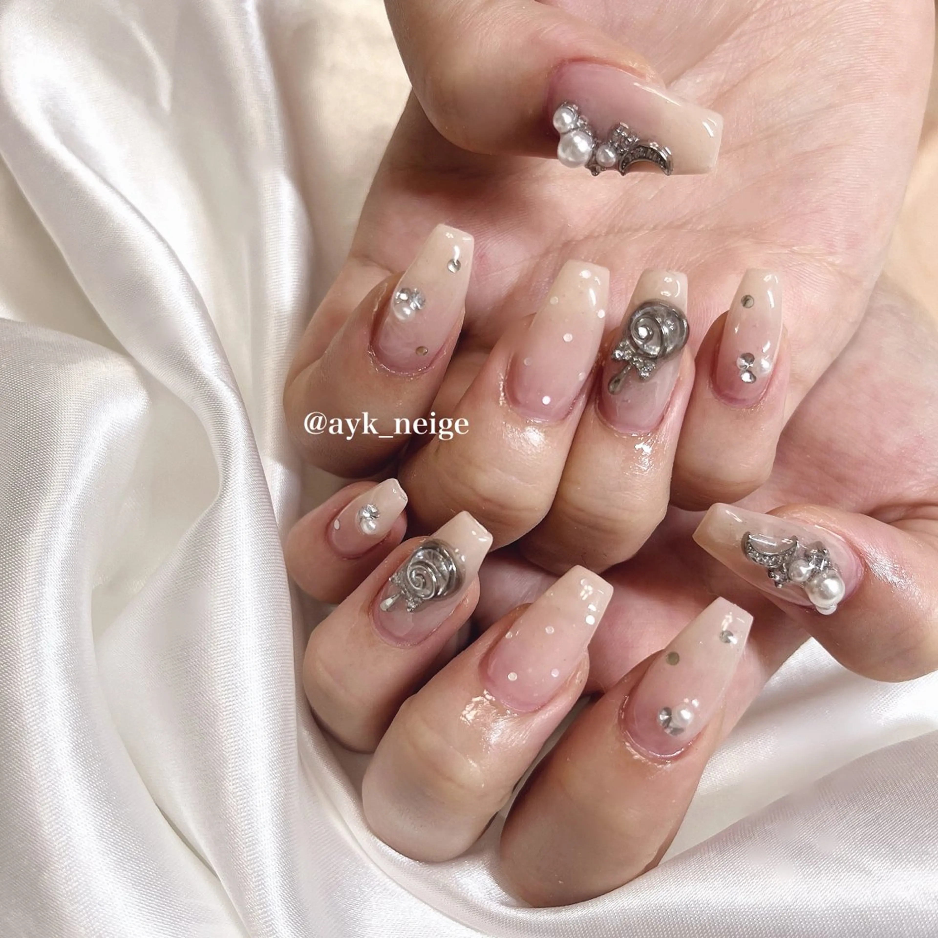 ネイル フットネイル キラキラネイル 韓国ネイル リボン シンプルネイル n'eige nail所属・大谷 綾香のネイルデザイン