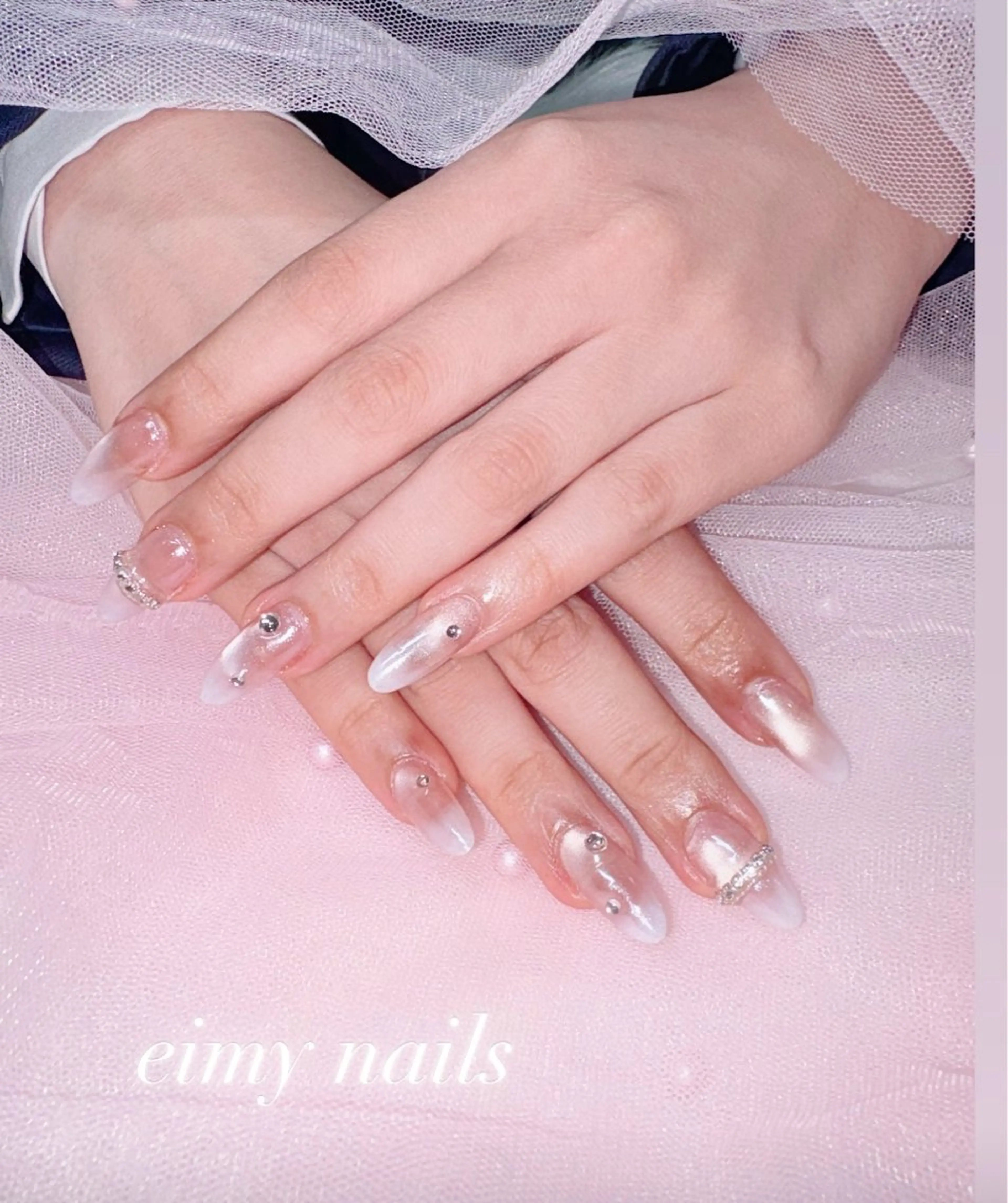 ネイル グラデーション ロングネイル マグネットネイル ストーンネイル ハンドネイル 🤍eimy nails🤍所属・eimy nails♡のネイルデザイン