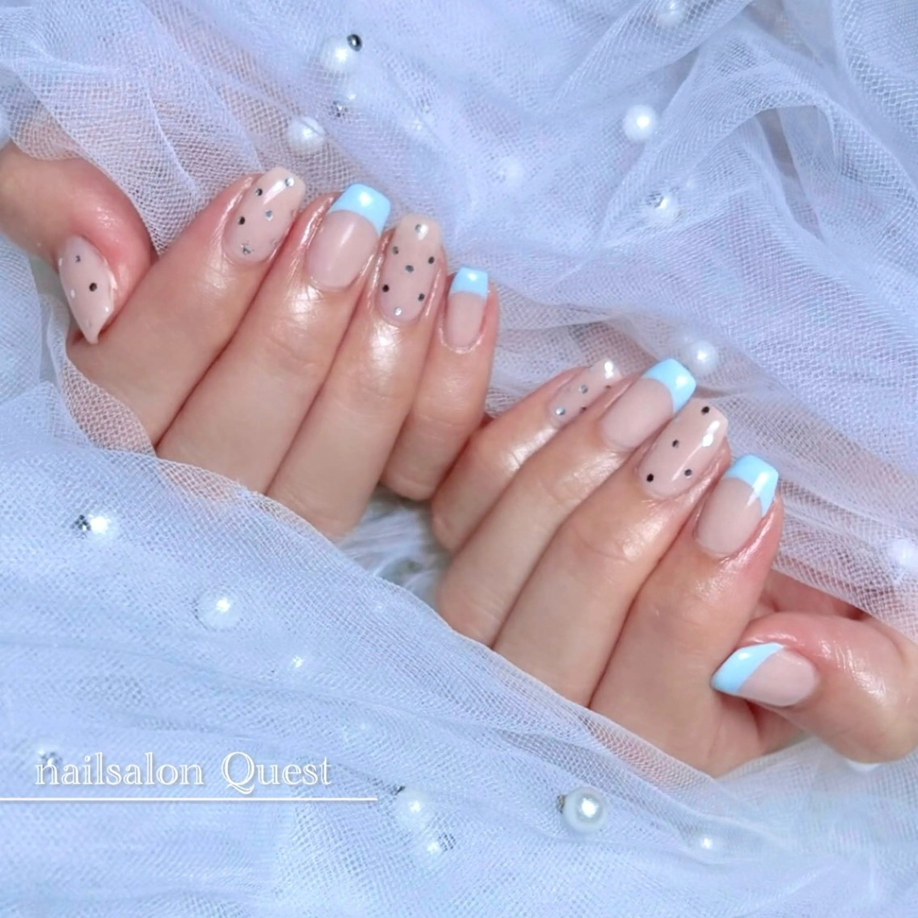 ネイル ドット フレンチネイル 水色 オフィスネイル ハンドネイル nailsalon Questのネイルデザイン