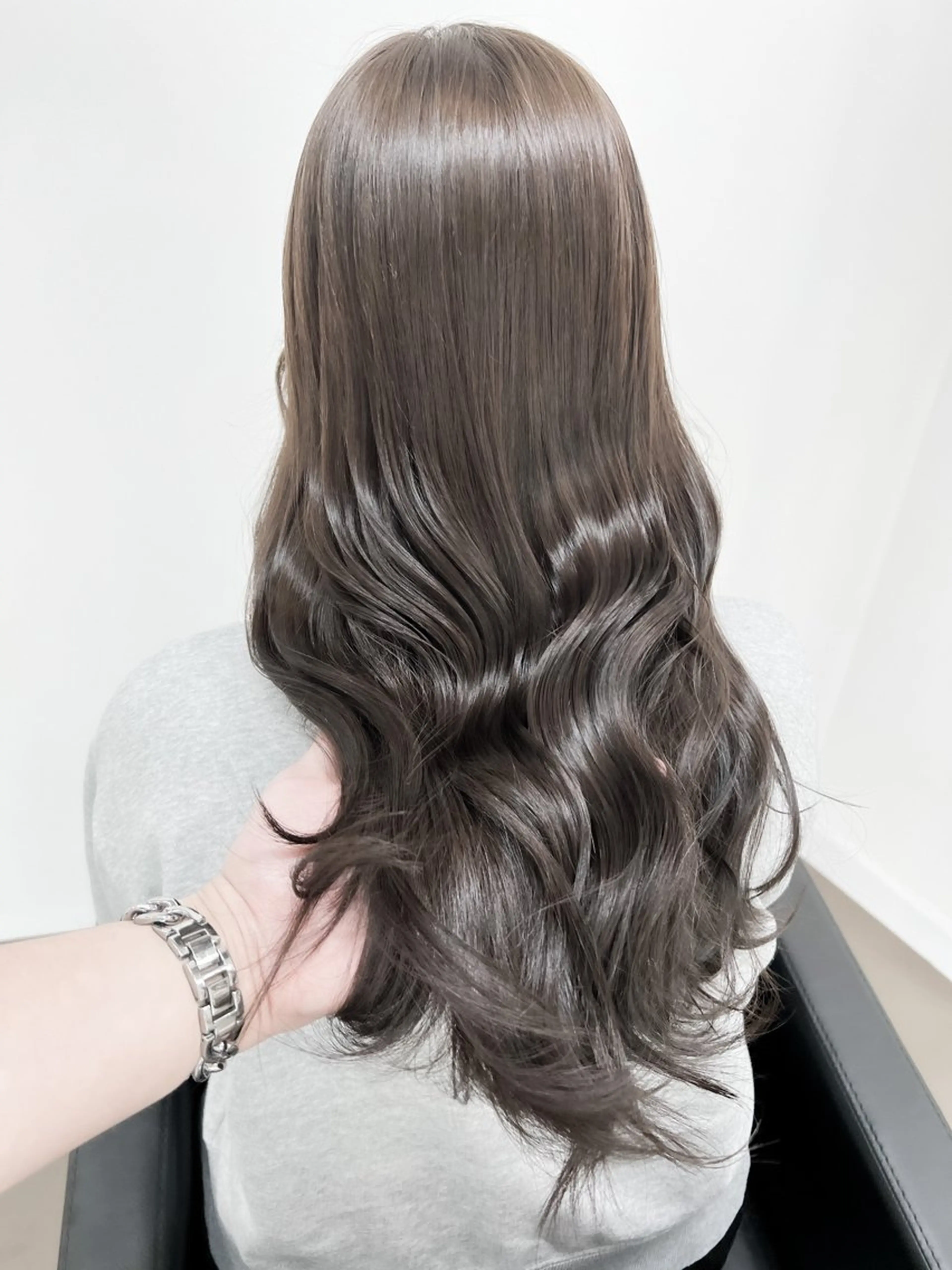 ロング カラー ハイライトカラー イルミナカラー 顔まわりレイヤー ハイライト 髪質改善 神戸ボブ✂️ ioe三宮/田 伸佳のヘアスタイル