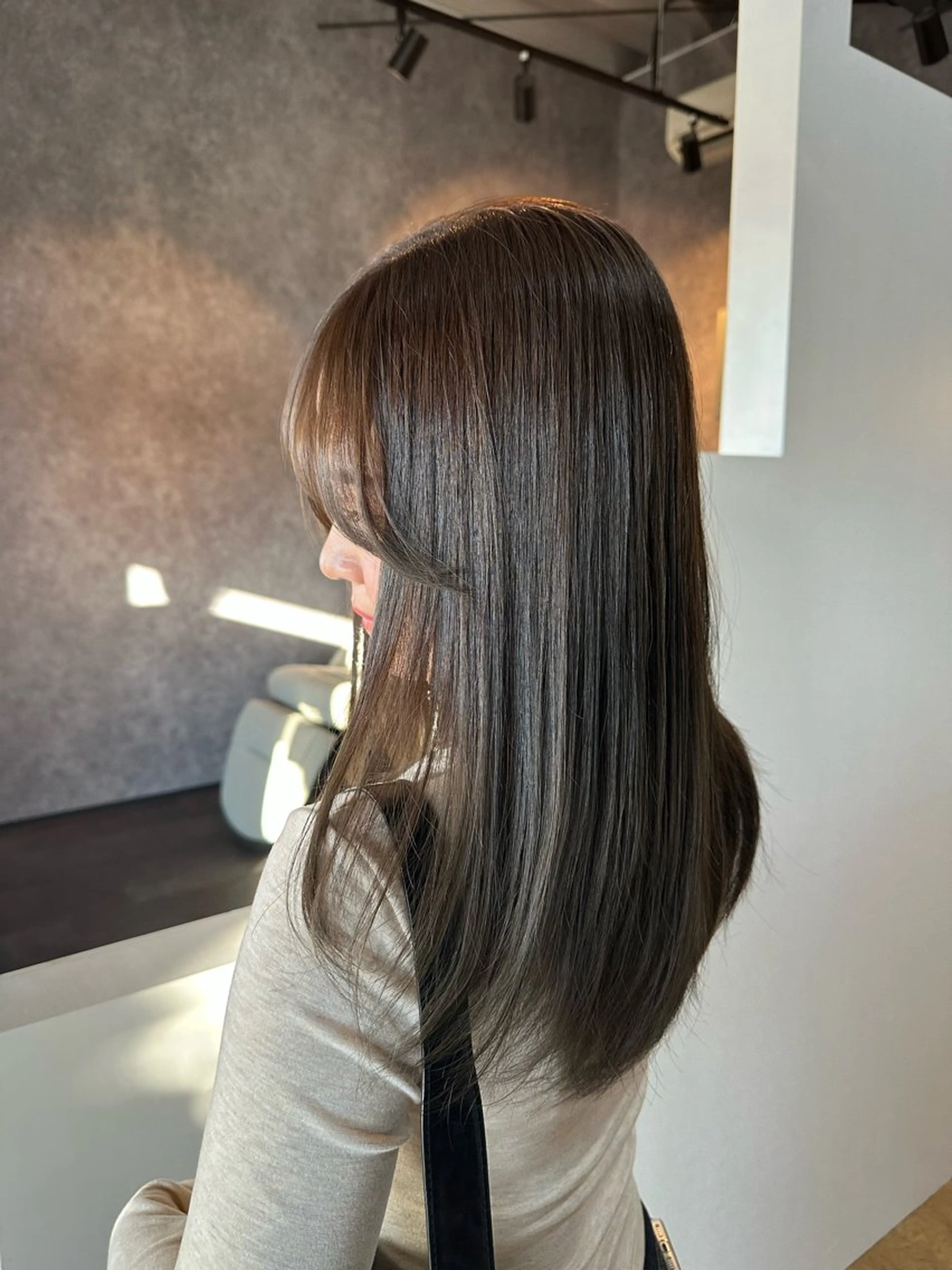 セミロング ヘアカラー 坂庭 美夢のヘアスタイル