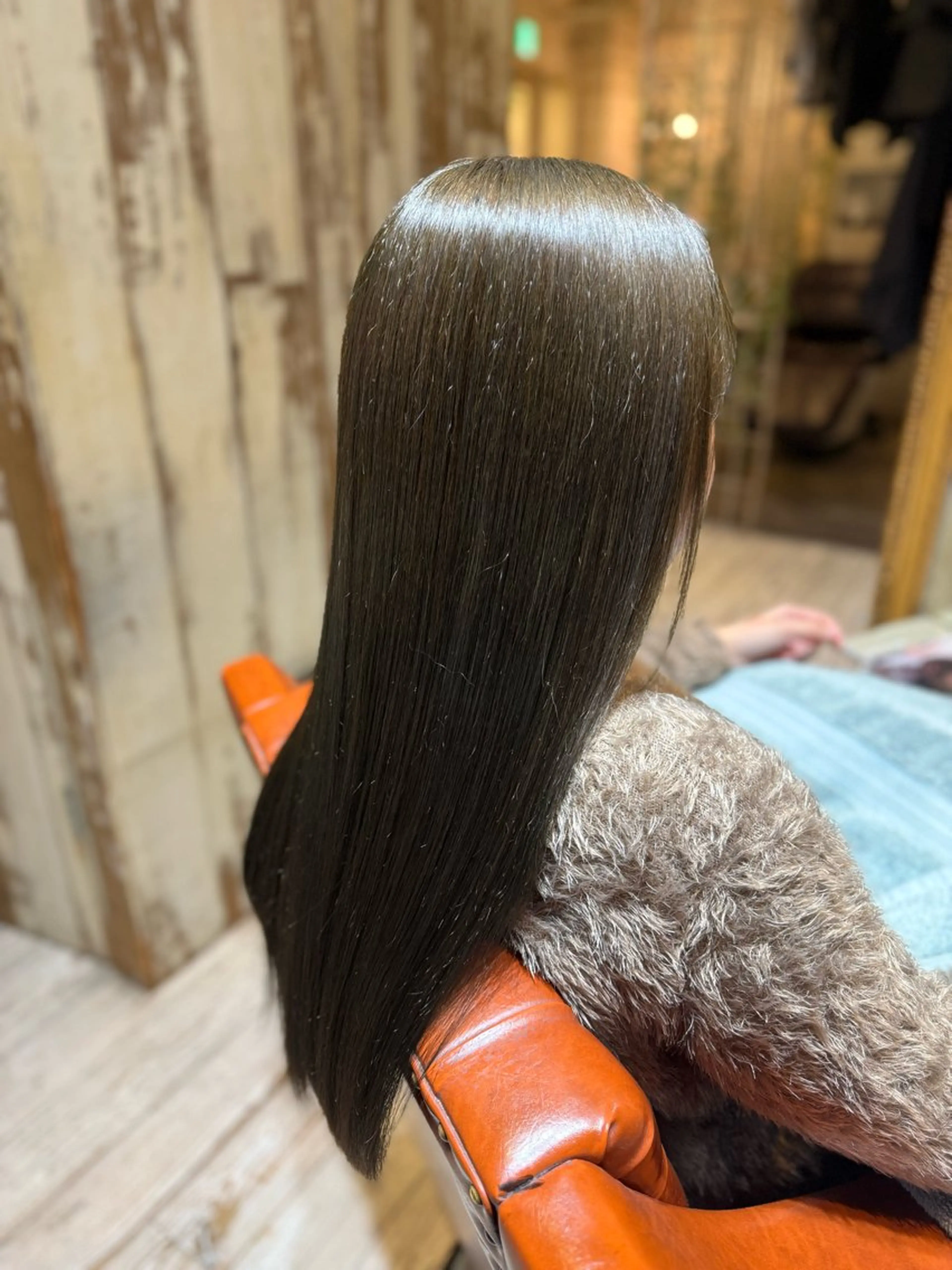 ロング カラー ブリーチ ダブルカラー グレージュ ブリーチなしカラー オリーブグレージュ 美濃 咲穂のヘアスタイル