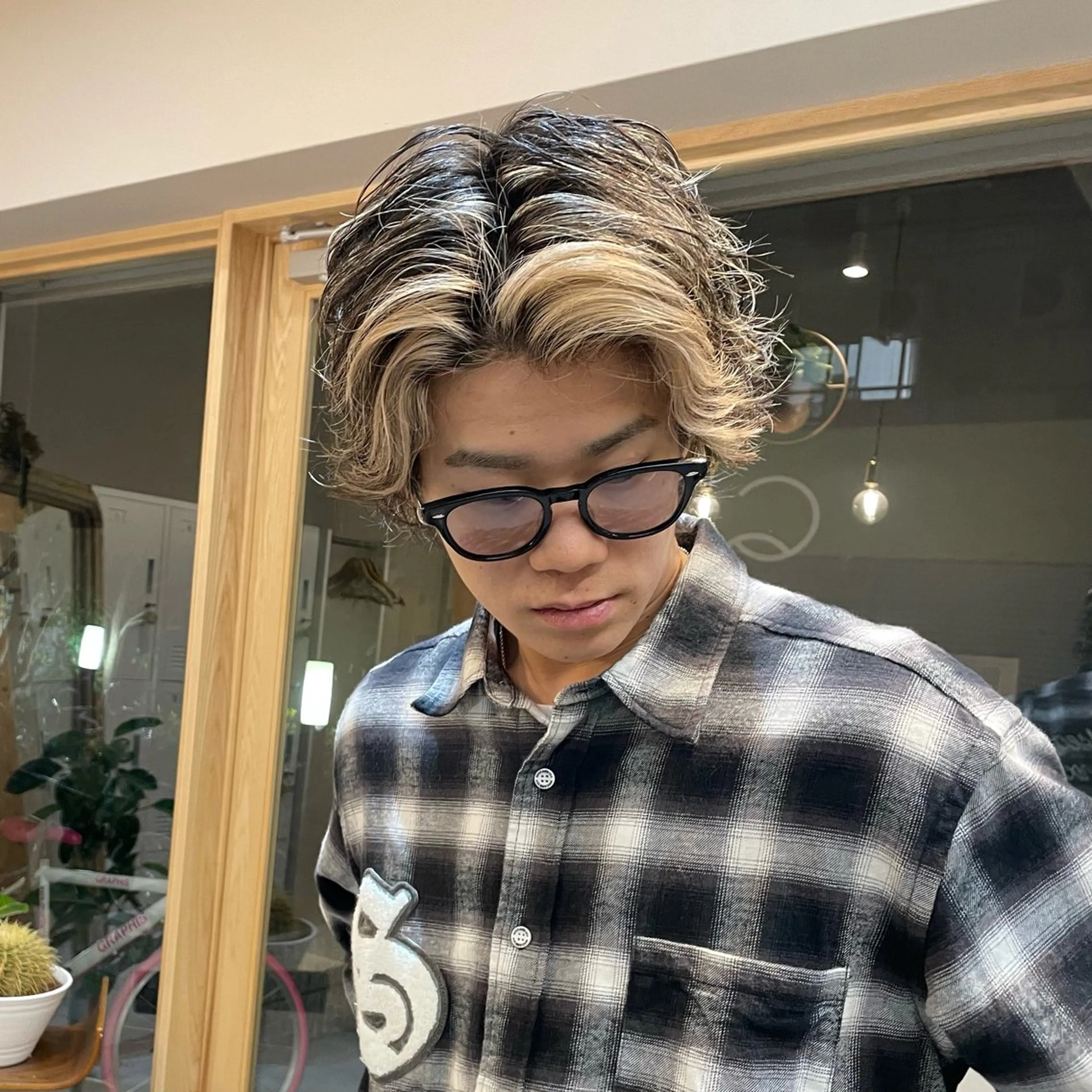 【1月限定🉐✨】メンズカット+ポイントブリーチ(インナー、フェイスフレーミングなど)の写真