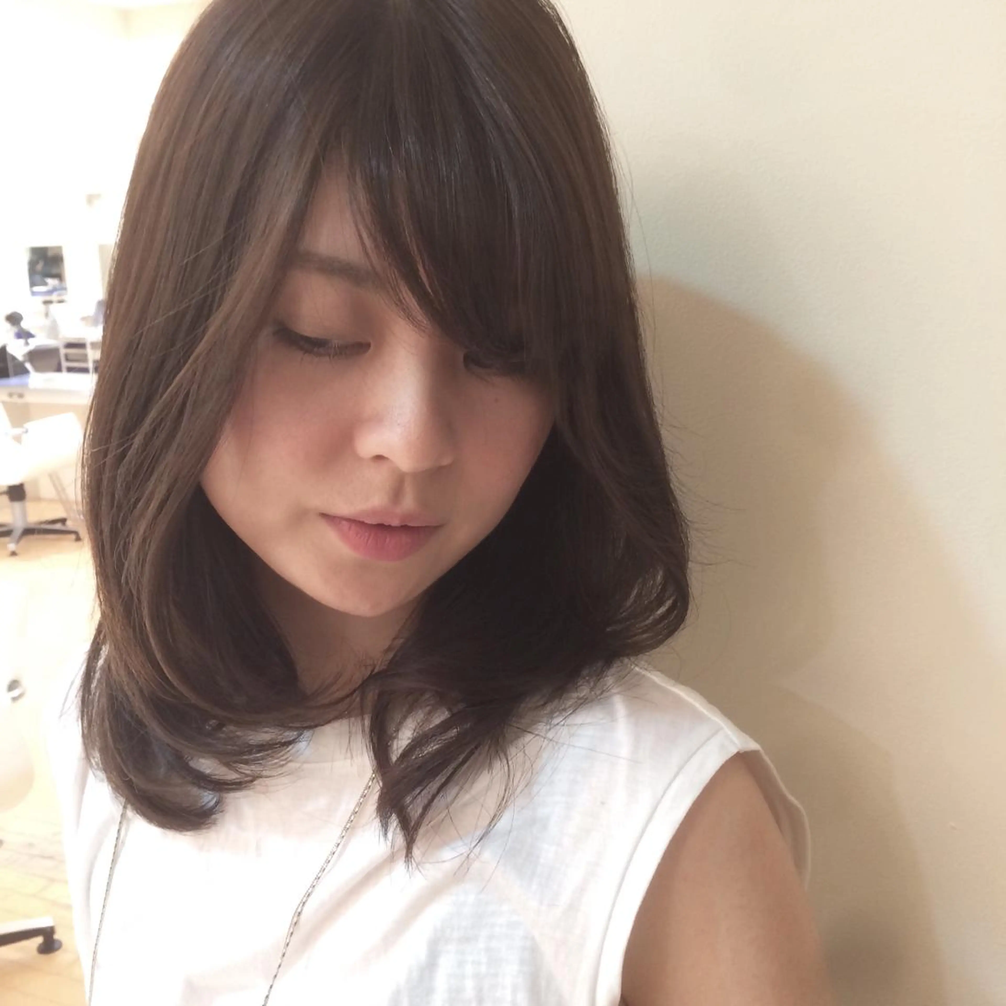 ミディアム セミロング カラー グレージュ イルミナカラー トリートメント タジマ ヤスヒサのヘアスタイル