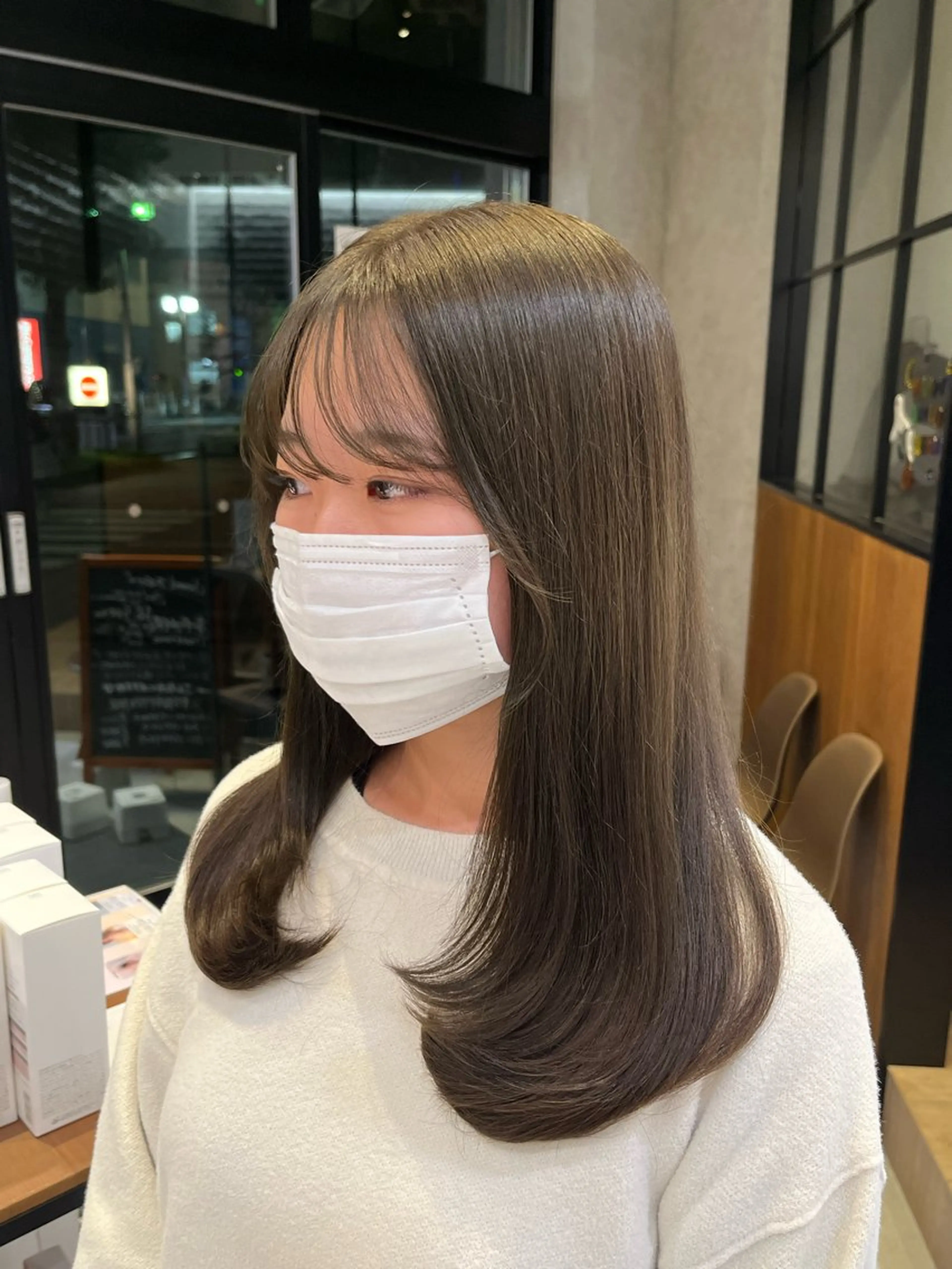 ロング カラー ベージュカラー オリーブベージュ yuuri🎀/大宮 /韓国ヘア/レイヤーのヘアスタイル