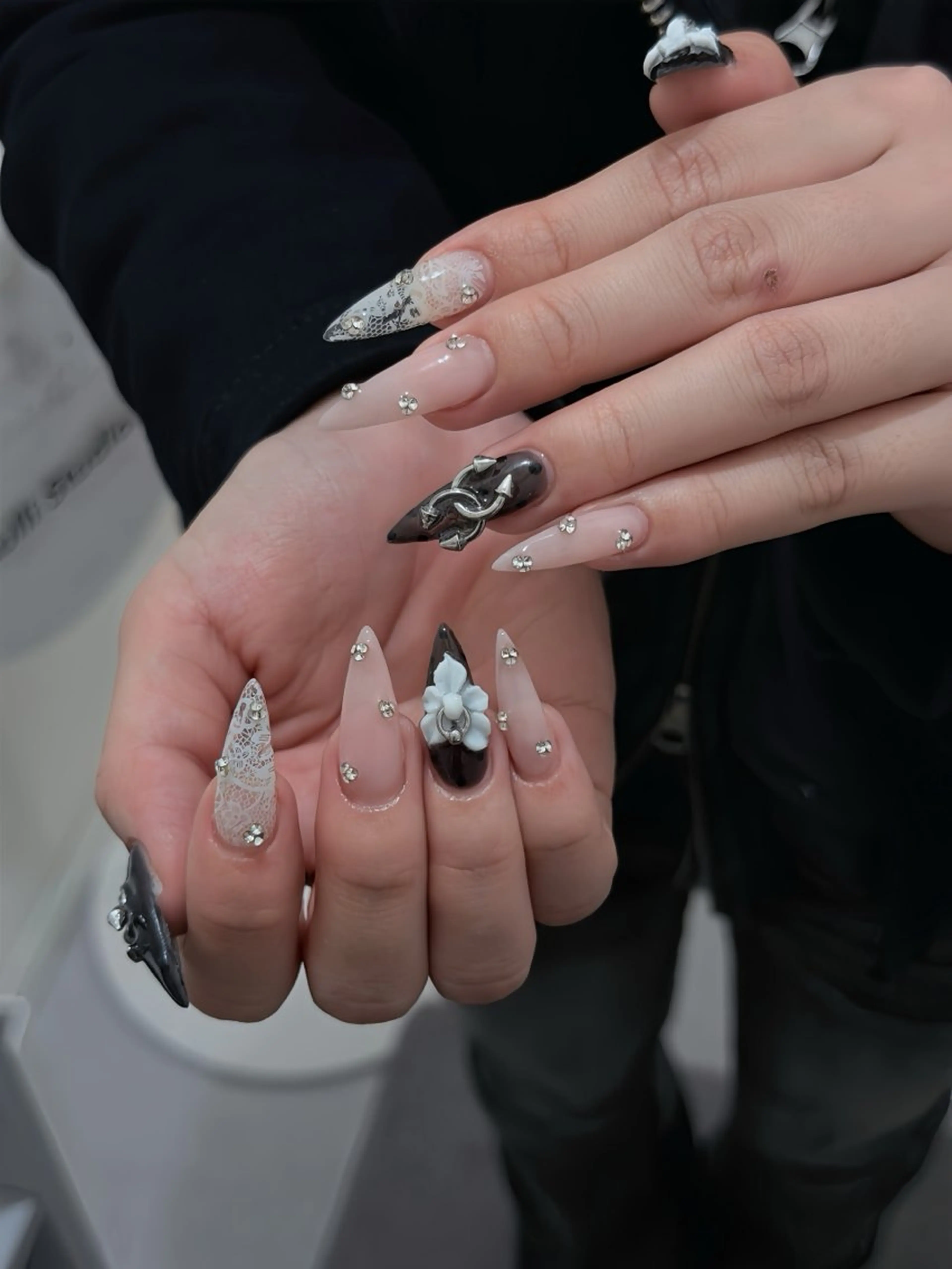 ネイル オーロラネイル ボルドー ブラウン 氷ネイル・うるうるネイル キラキラネイル ハンドネイル Julli ジュリのネイルデザイン