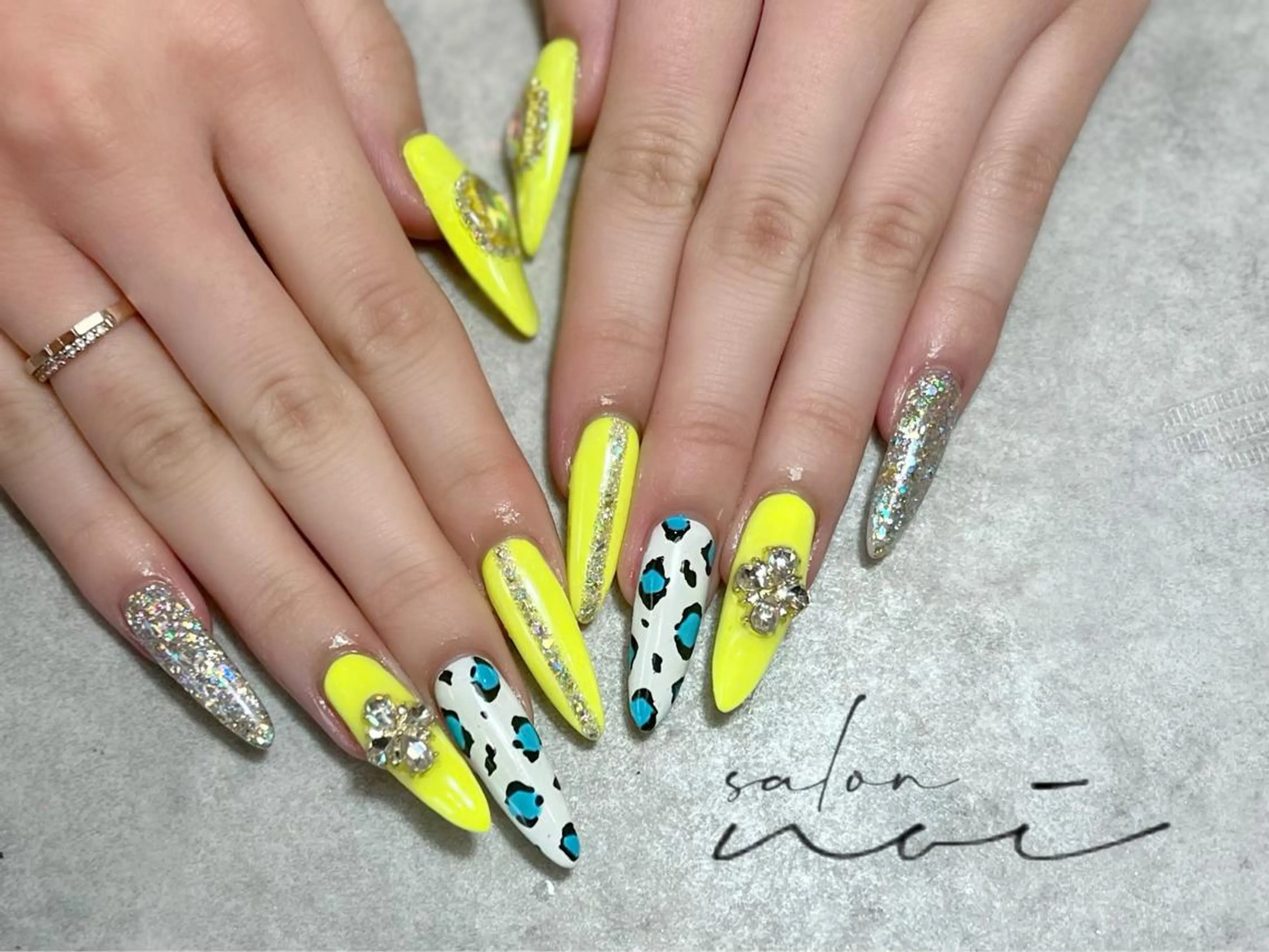ネイル アニマル柄 黄色 ハンドネイル salon noi所属・salon noiのネイルデザイン