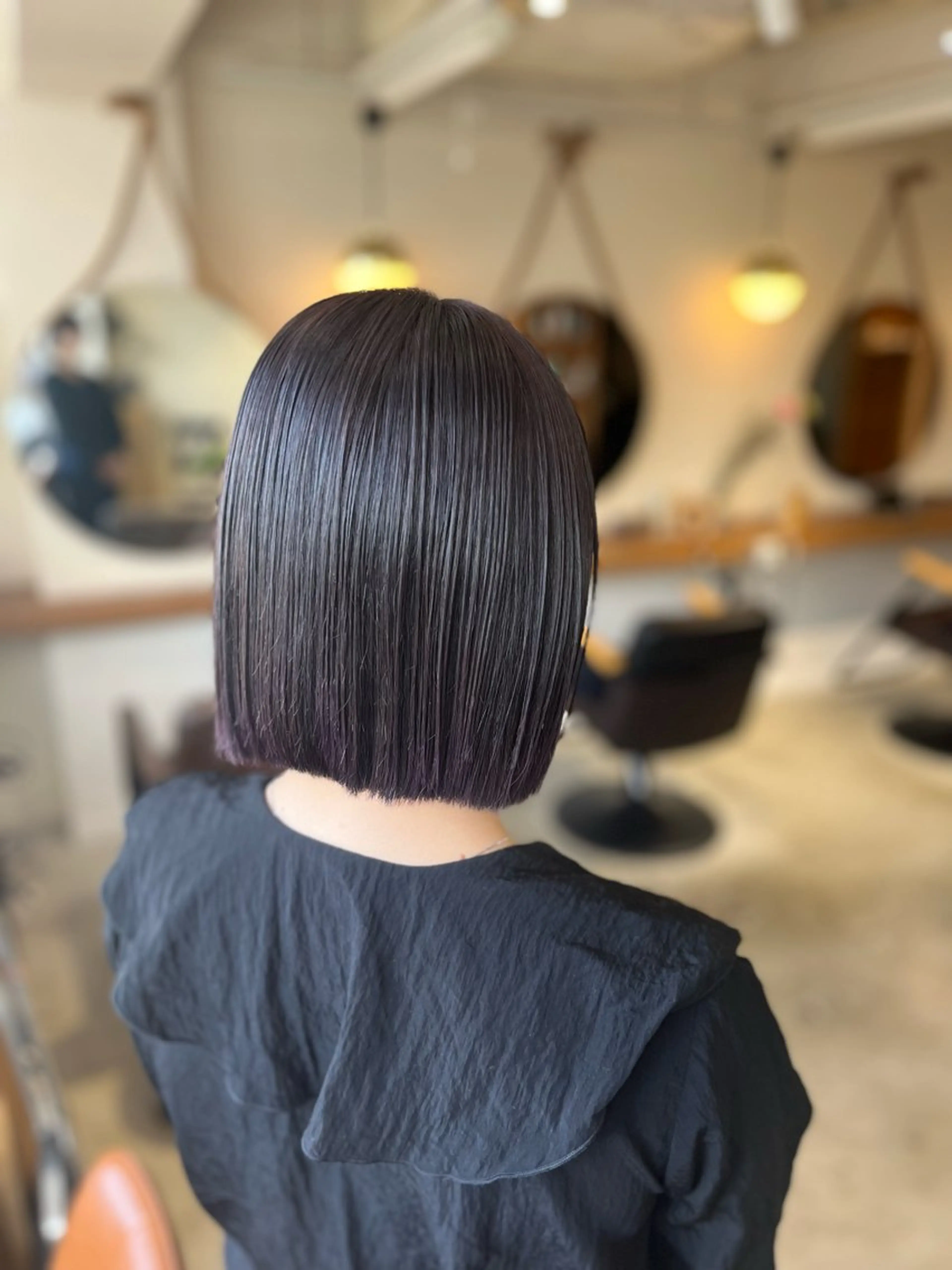 ショート パープルカラー ヘアカラー トリートメント 塩川ももこ/ 自然な縮毛矯正のヘアスタイル