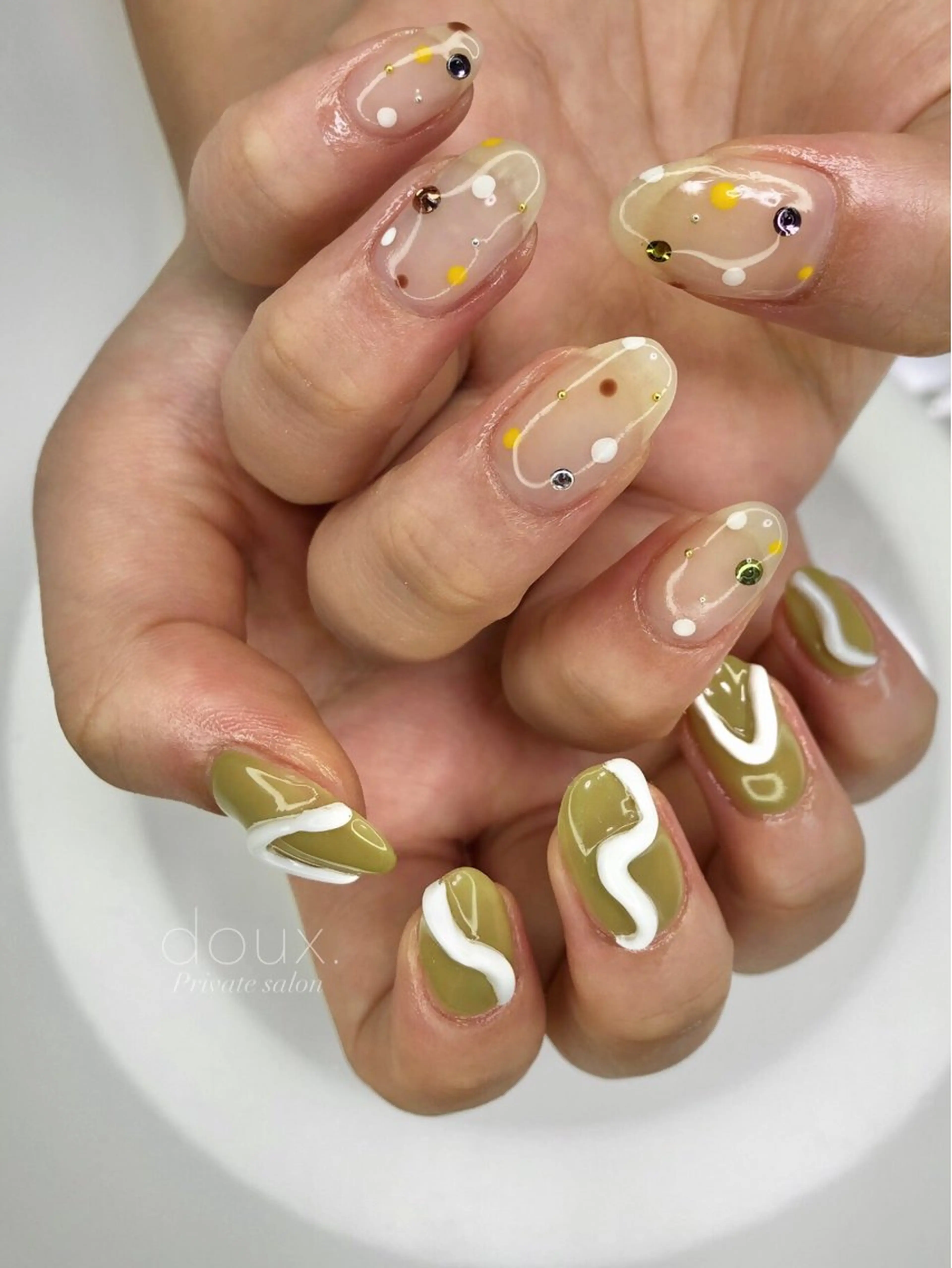 ネイル ドット 氷ネイル・うるうるネイル 韓国ネイル ニュアンスネイル シンプルネイル ハンドネイル doux. nailのネイルデザイン