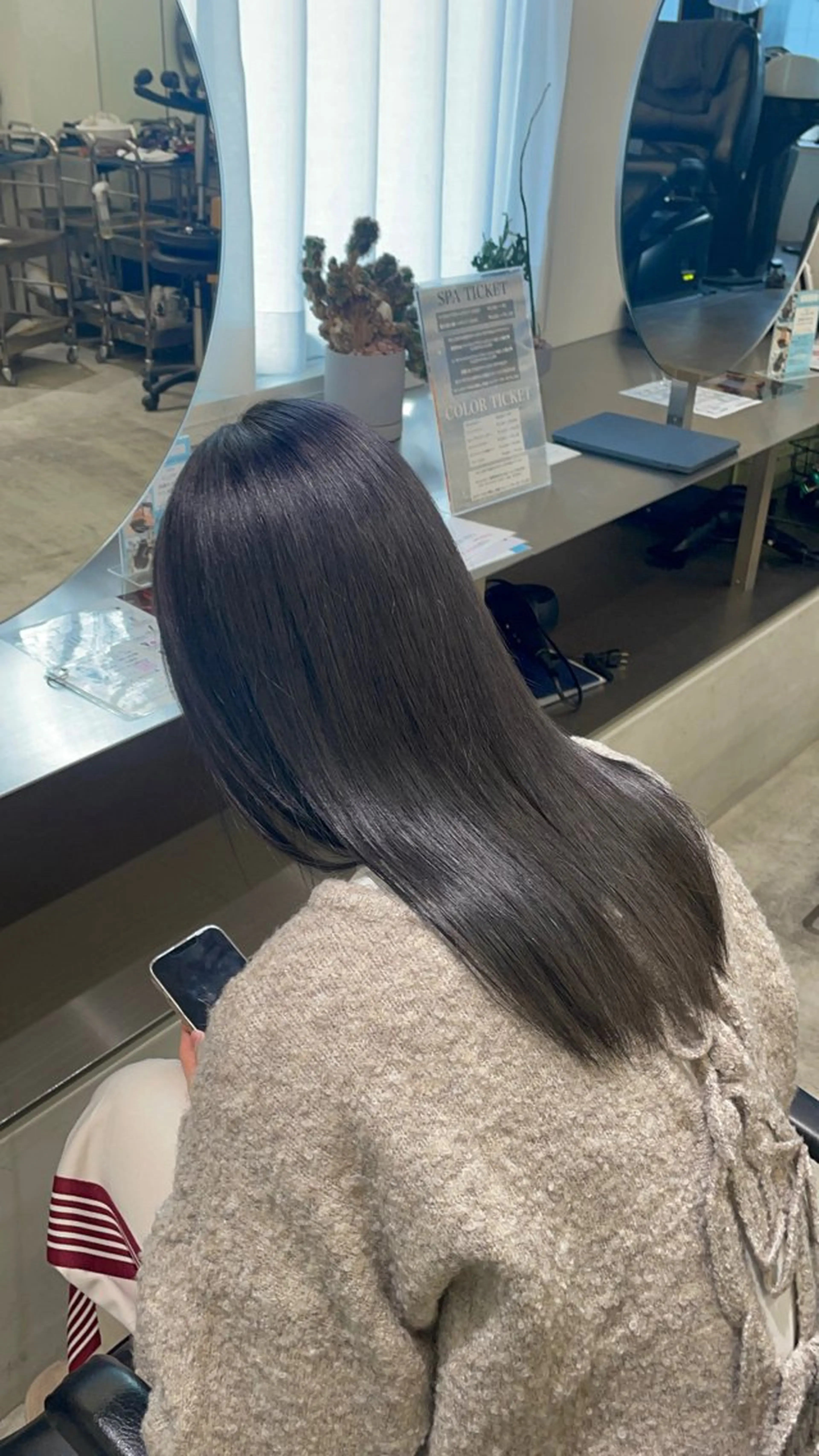 セミロング カラー elena byartefice所属・安達 萌花のヘアスタイル