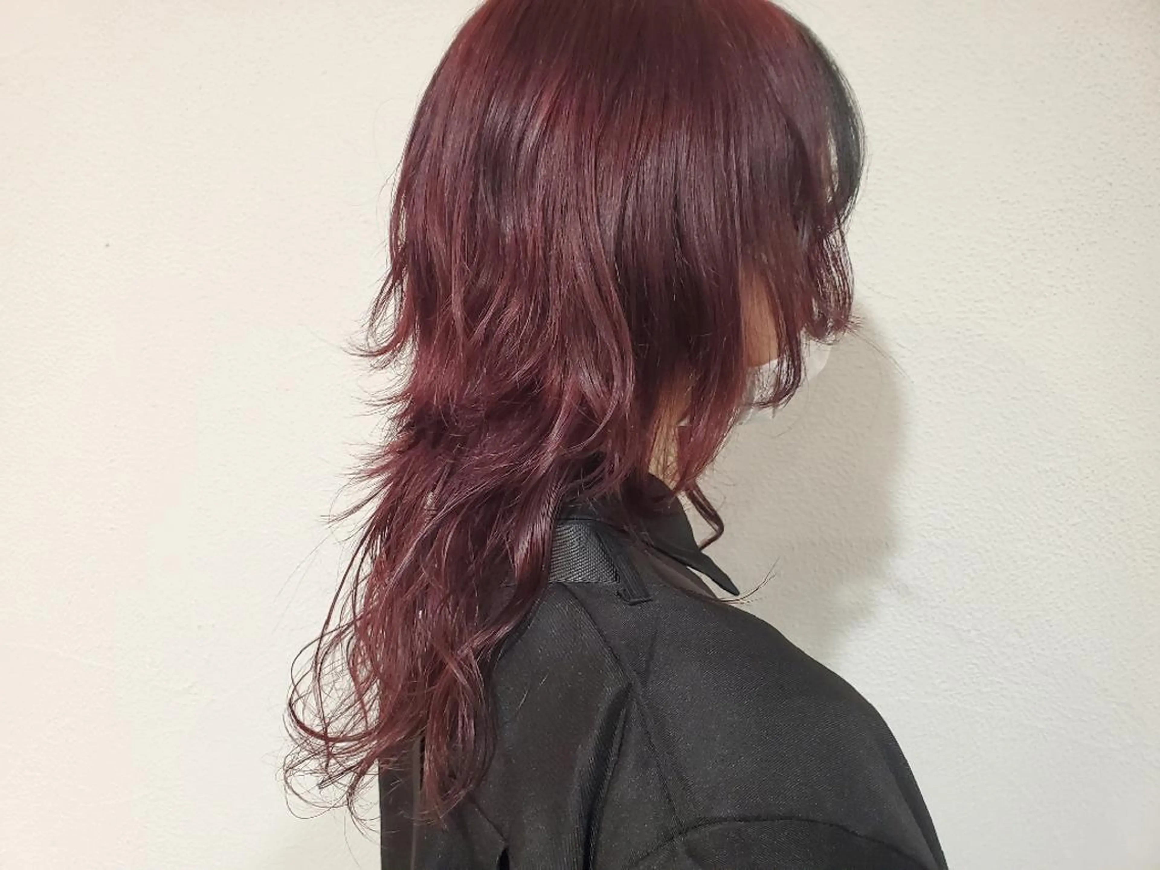 カラー ロング ブリーチ レッドカラー パ ルのヘアスタイル