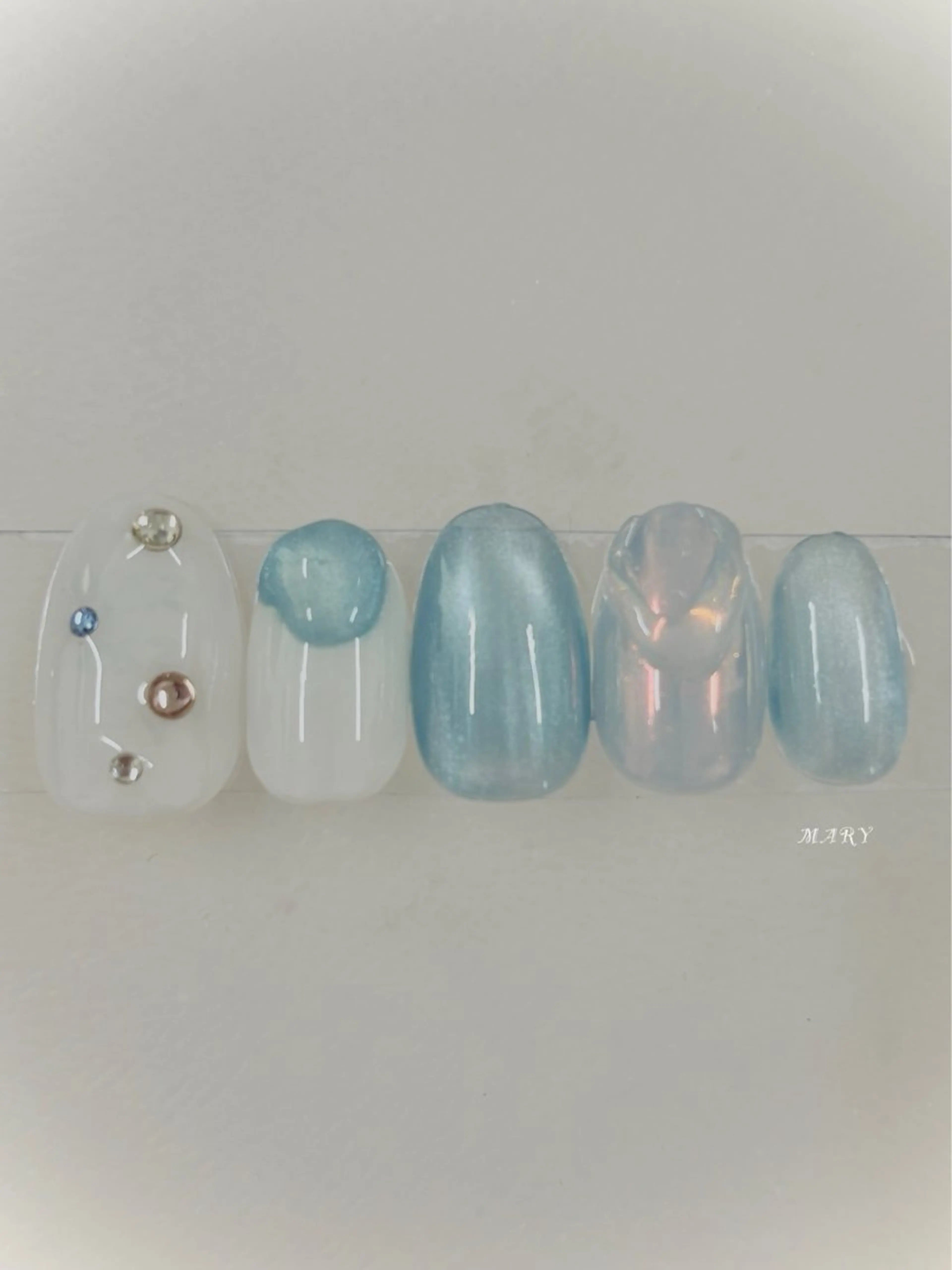 ネイル オーロラネイル 水色 ニュアンスネイル ワンカラーネイル 夏ネイル ハンドネイル Mary nail .narumiのネイルデザイン