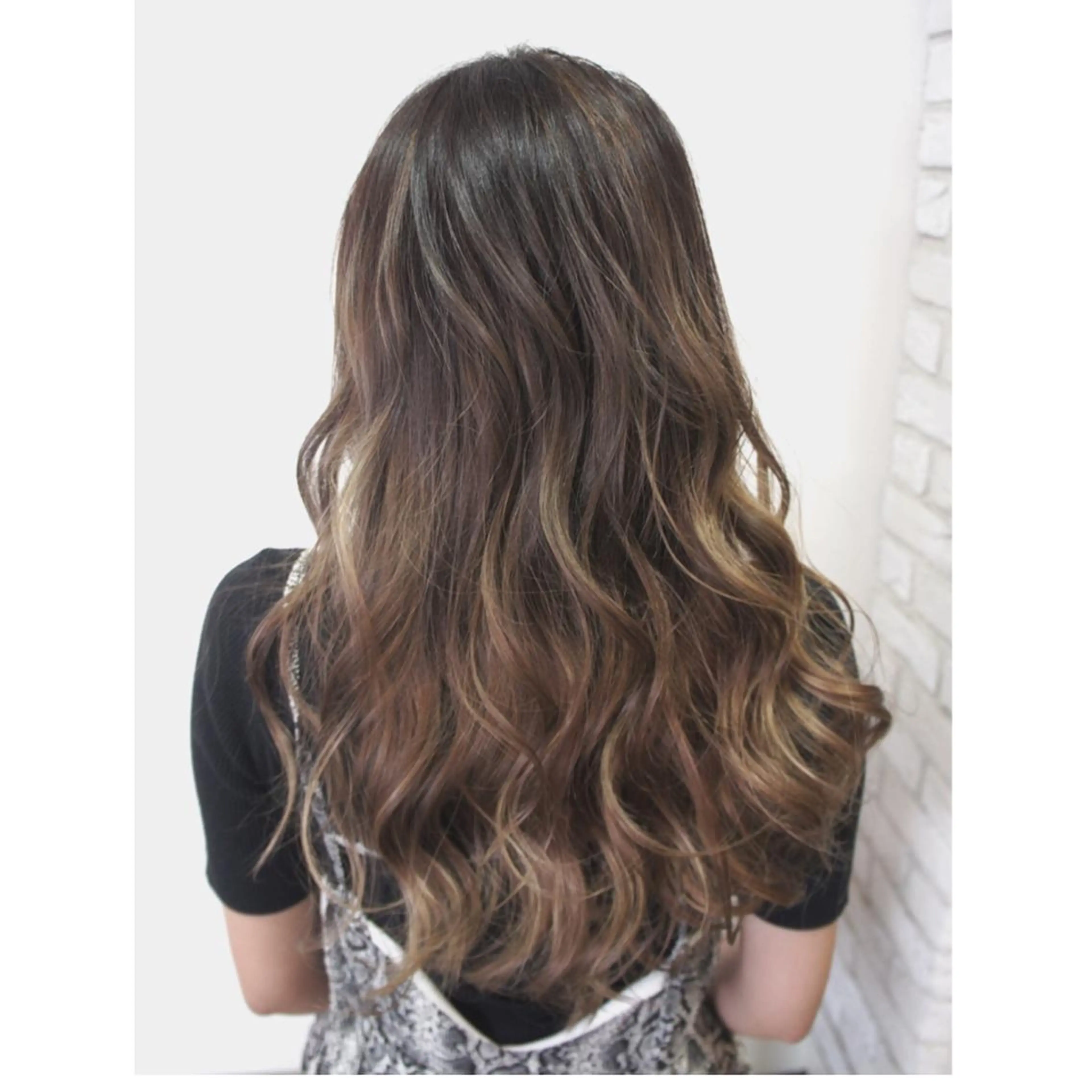 ロング 山本 茉希のヘアスタイル