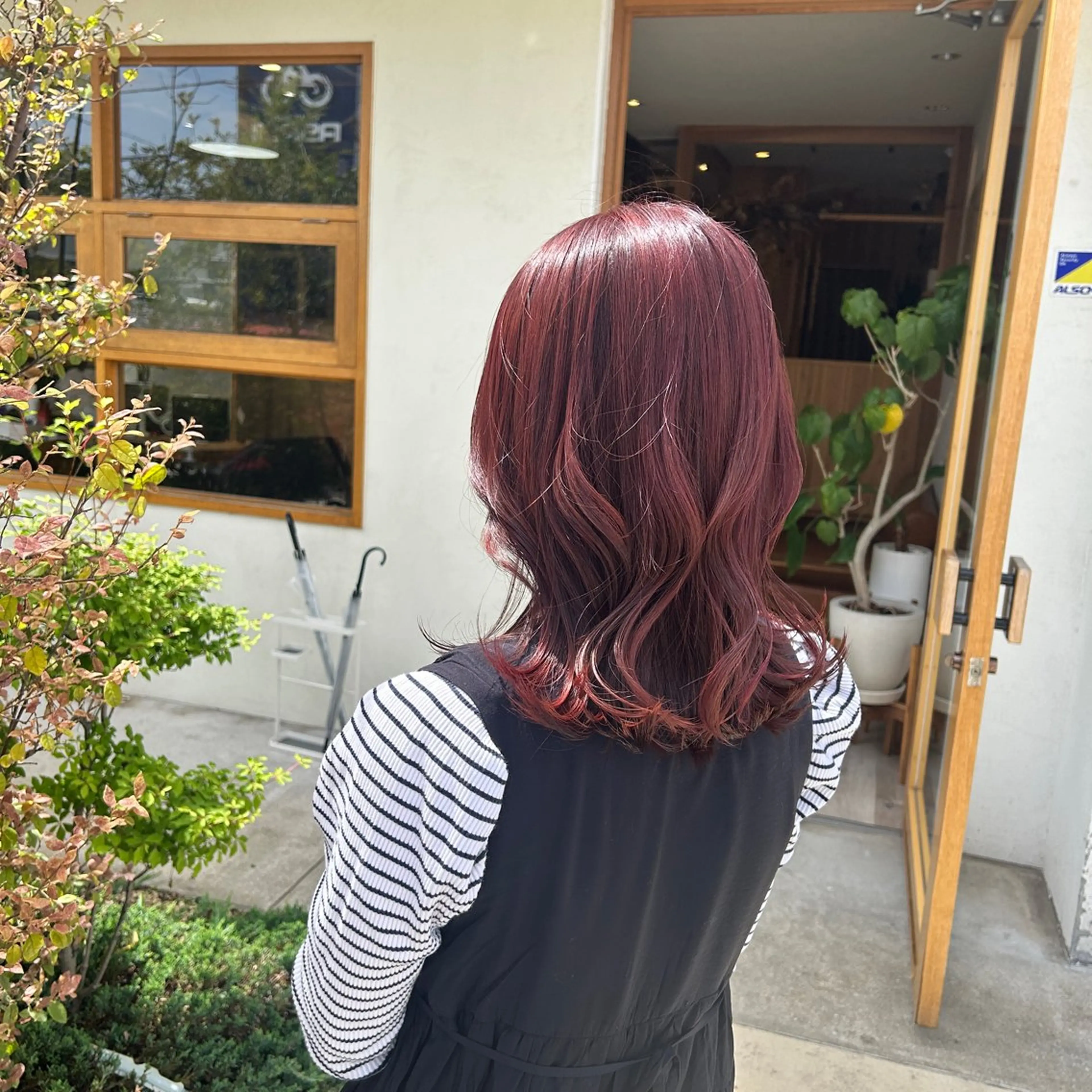 ミディアム カラー ブリーチ ブリーチなしカラー ピンクカラー 山本 知佳のヘアスタイル